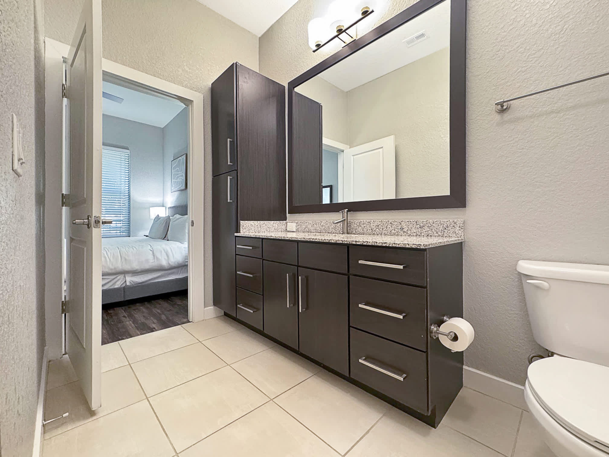 1st Floor Luxury 1 BR, Westshore Tampa