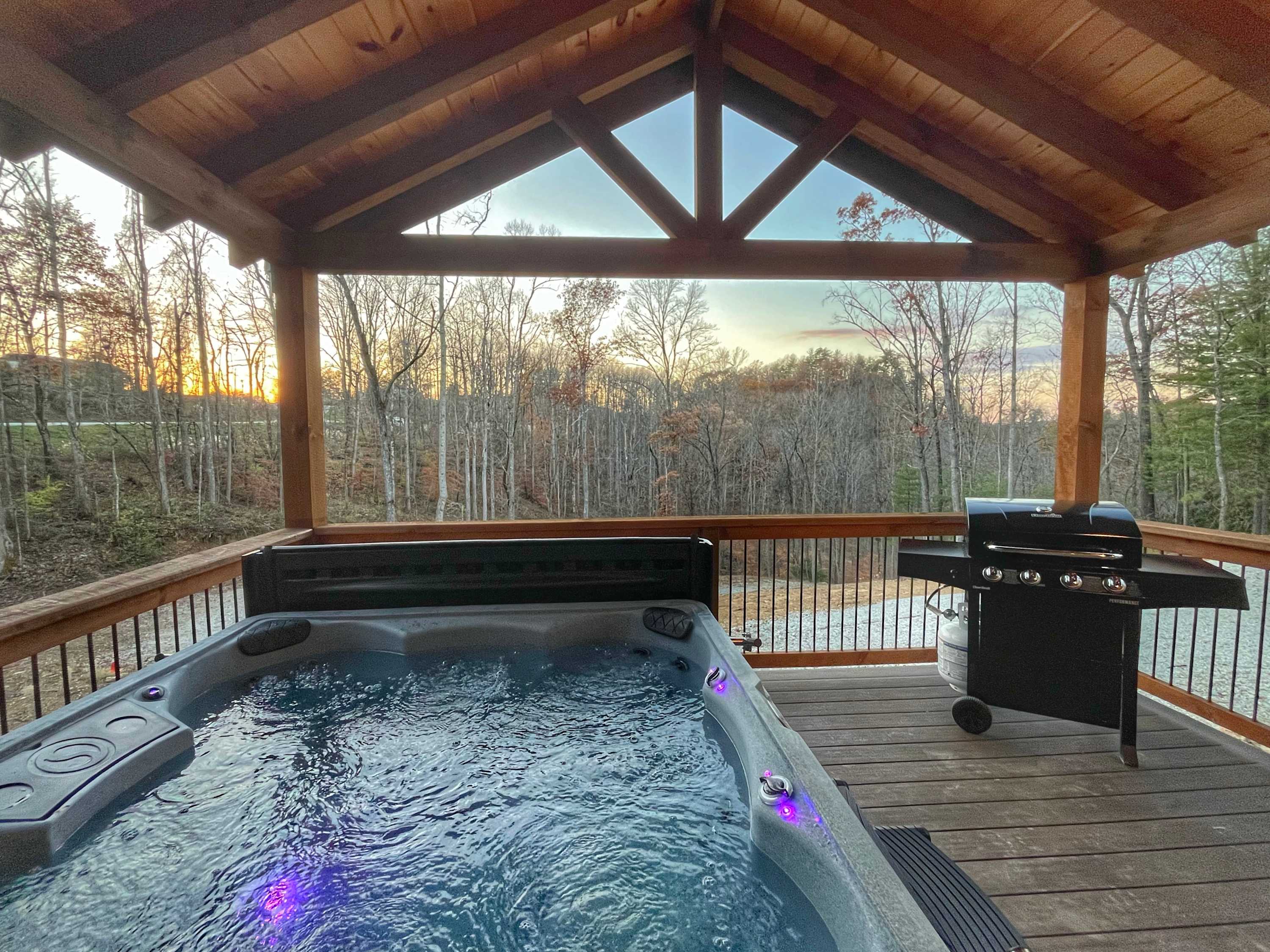 Twin Peaks - RRG Condominium w Hot Tub! — Pine Ridge, KY — vacation rental