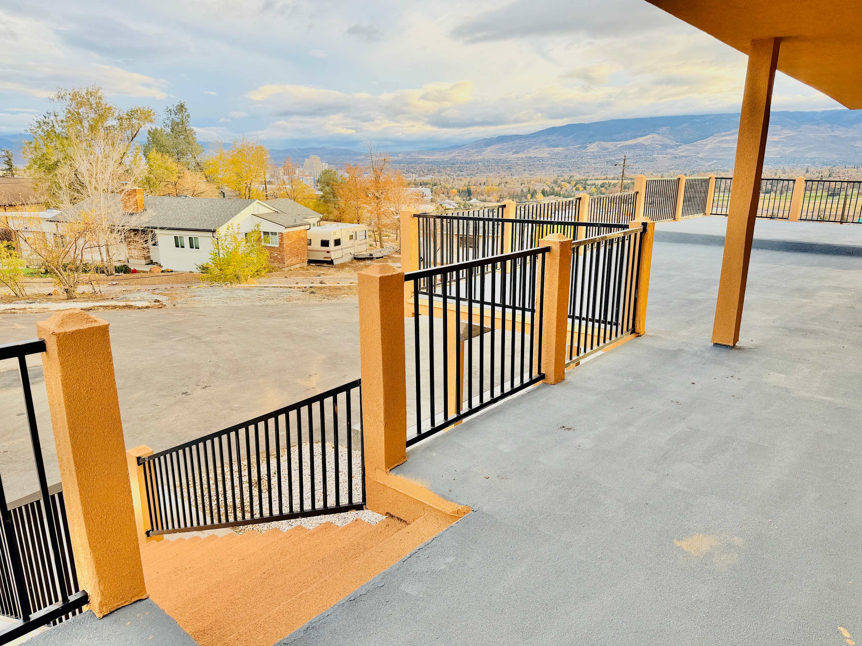 Spacious Reno Home|4 Bedrooms|Sleeps 15 — Reno, NV — vacation rental