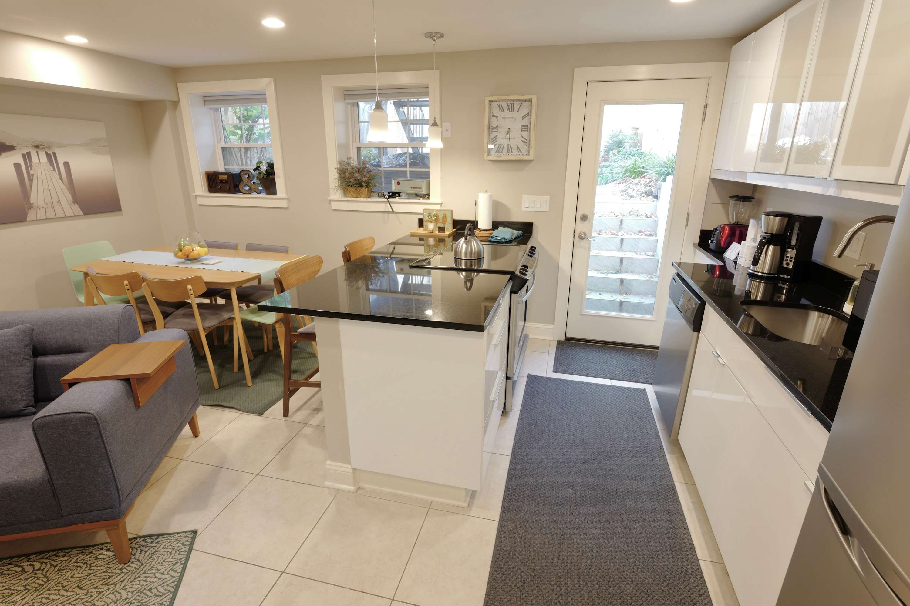 Explorers Paradise Walk To Capitol!