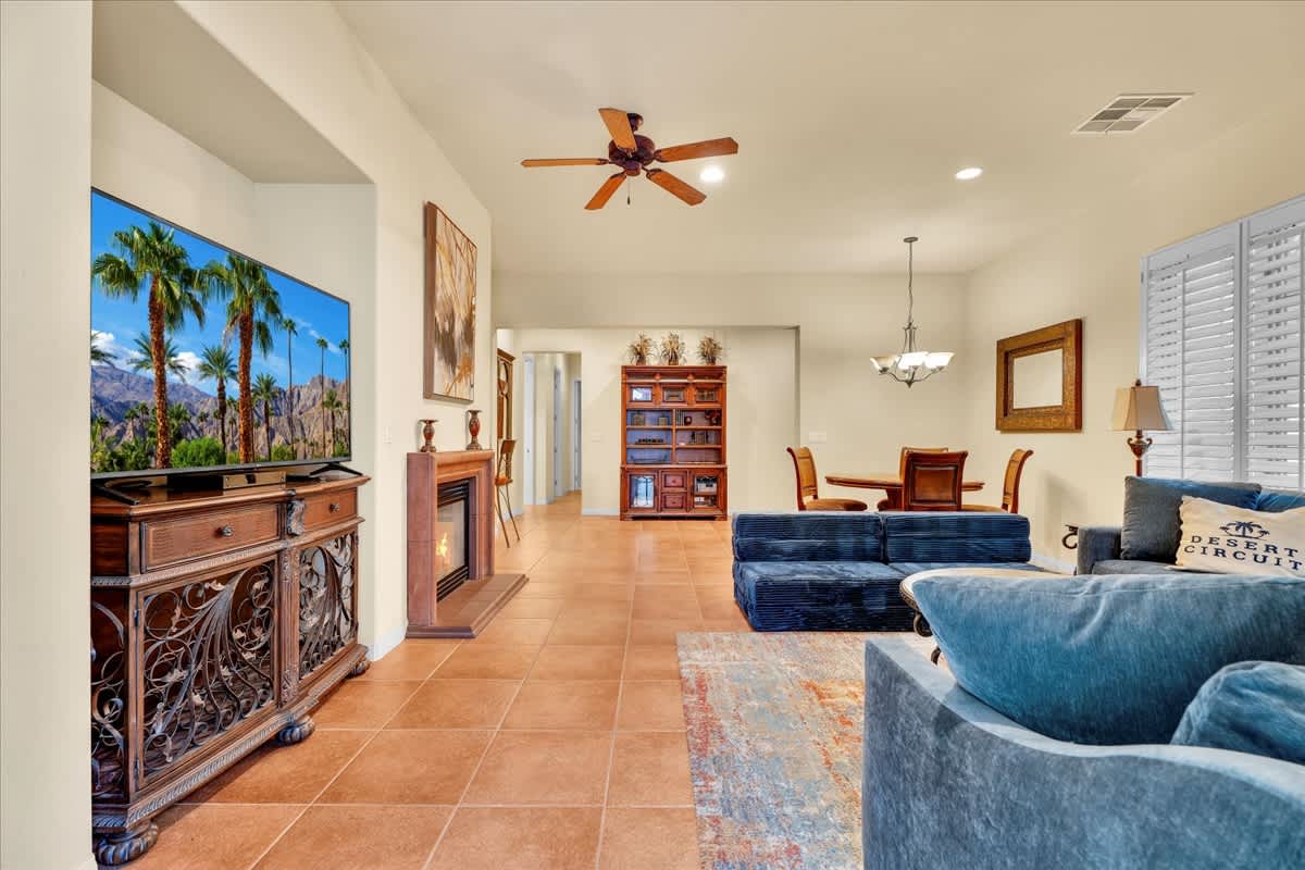 Single Story 3BR, 3BA Legacy Villas Townhome - Photo 2