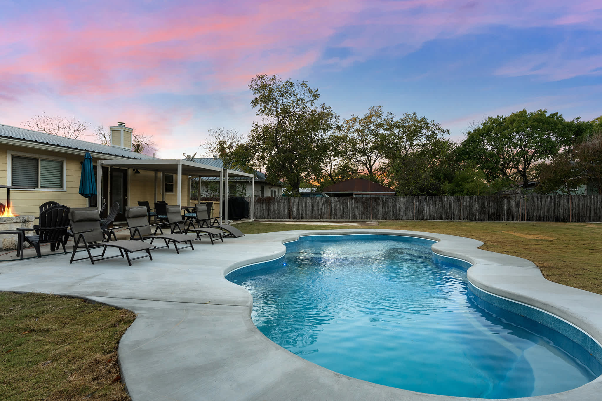 Porch & Pour - Pool, Hot Tub & Fire Pit — Fredericksburg, TX — vacation rental