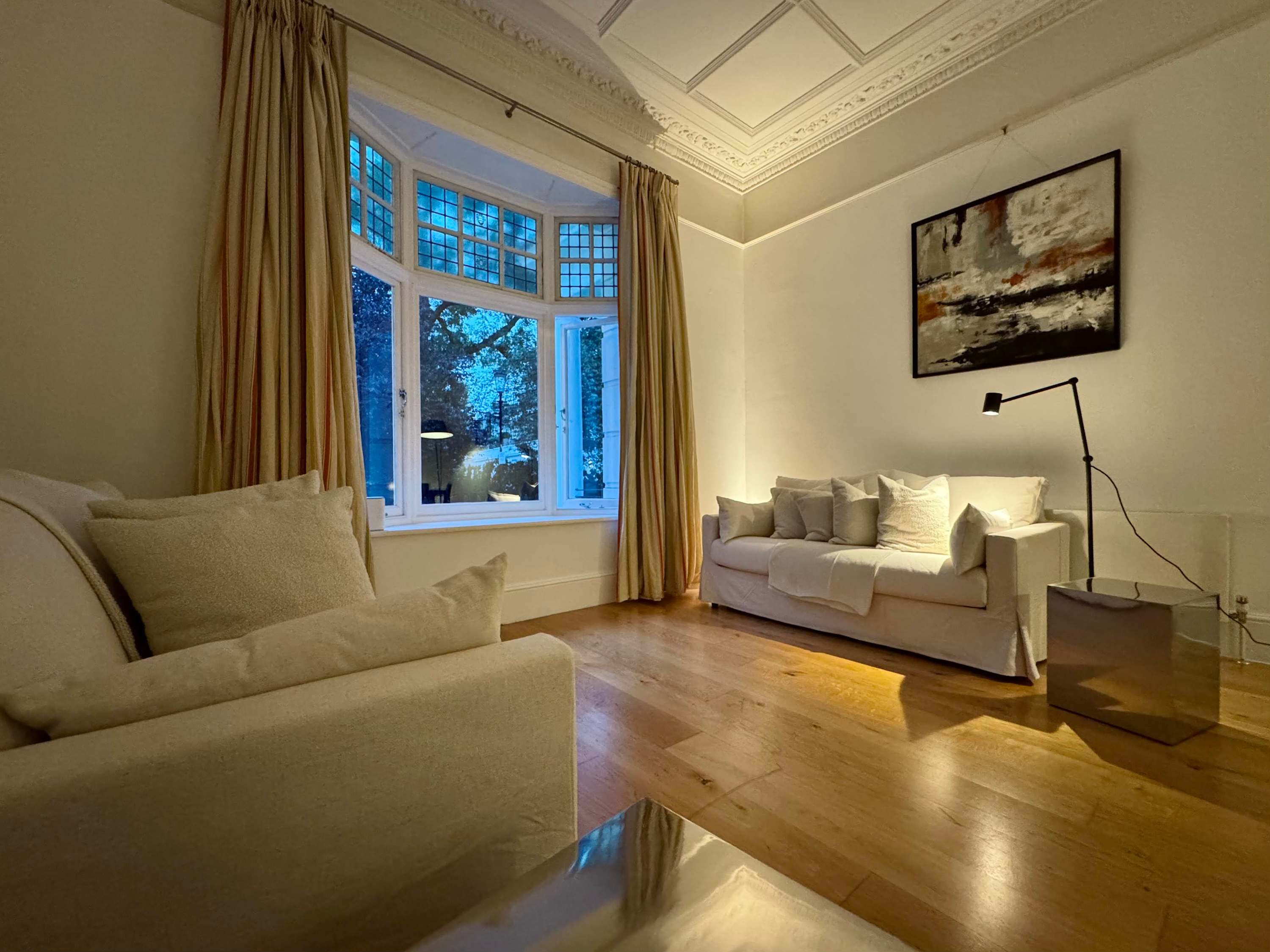 View Heritage South Ken with Fireplace, Super King Bed in Onslow Gardens SW7 3AG Heritage South Ken with Fireplace, Super King Bed in Onslow Gardens SW7 3AG - Property image 37 - VivreStays