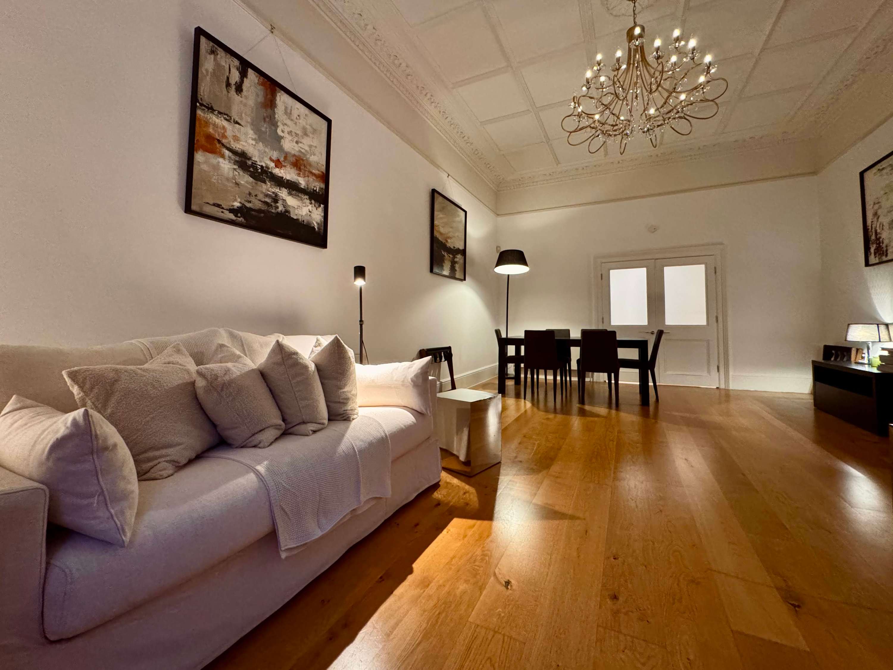 View Heritage South Ken with Fireplace, Super King Bed in Onslow Gardens SW7 3AG Heritage South Ken with Fireplace, Super King Bed in Onslow Gardens SW7 3AG - Property image 38 - VivreStays
