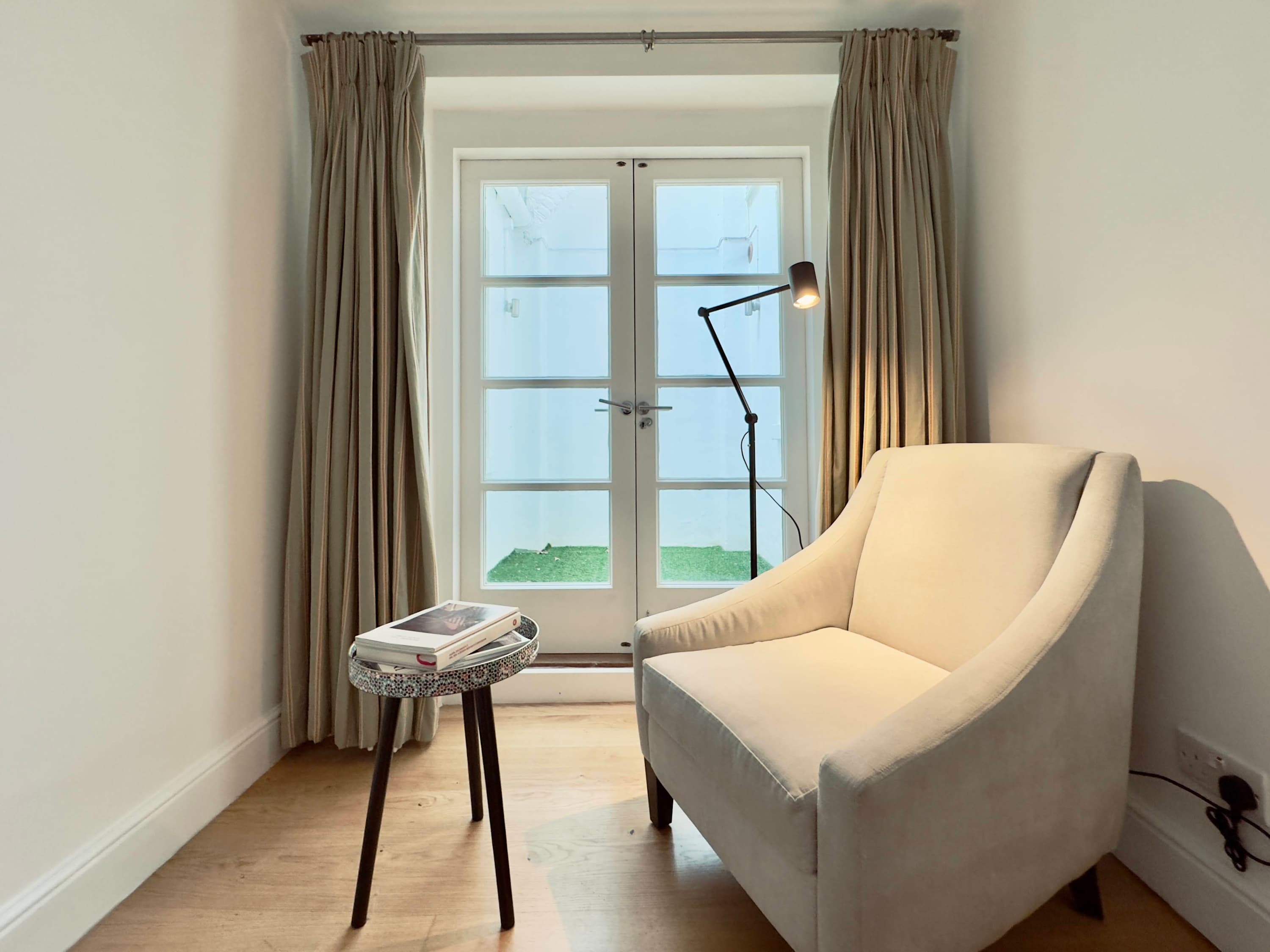 View Heritage South Ken with Fireplace, Super King Bed in Onslow Gardens SW7 3AG Heritage South Ken with Fireplace, Super King Bed in Onslow Gardens SW7 3AG - Property image 42 - VivreStays