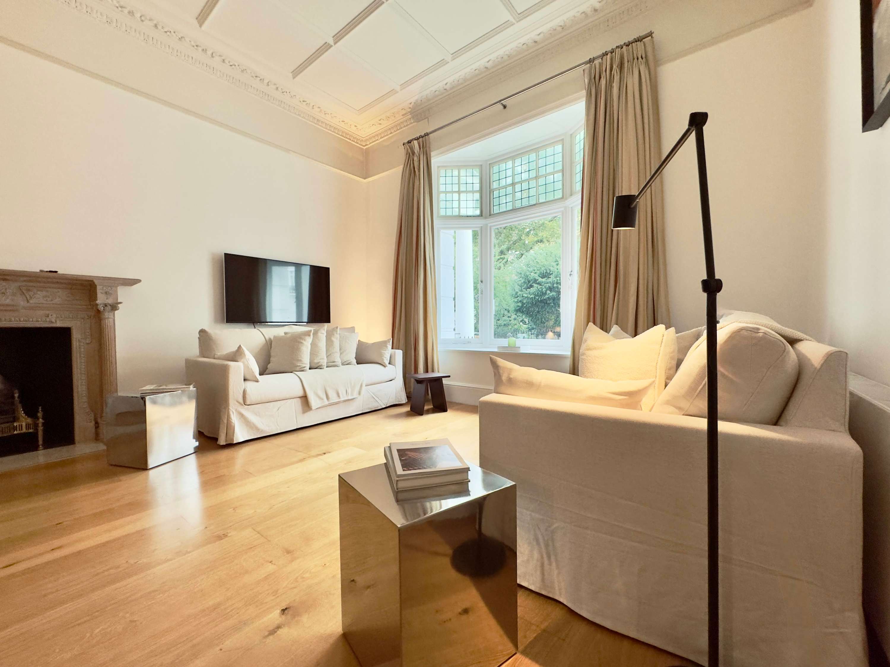 View Heritage South Ken with Fireplace, Super King Bed in Onslow Gardens SW7 3AG Heritage South Ken with Fireplace, Super King Bed in Onslow Gardens SW7 3AG - Property image 34 - VivreStays