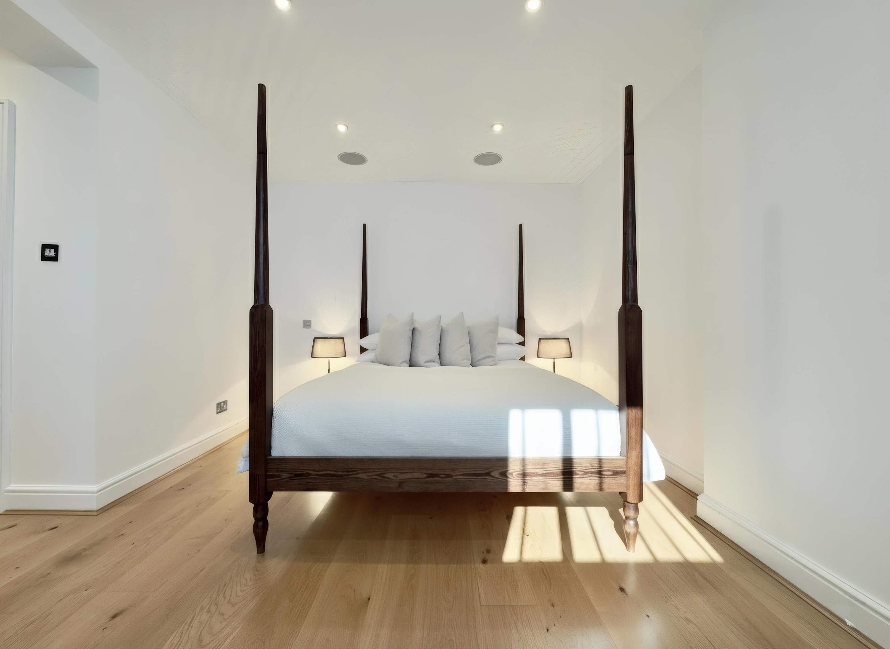 View Heritage South Ken with Fireplace, Super King Bed in Onslow Gardens SW7 3AG Heritage South Ken with Fireplace, Super King Bed in Onslow Gardens SW7 3AG - Property image 44 - VivreStays
