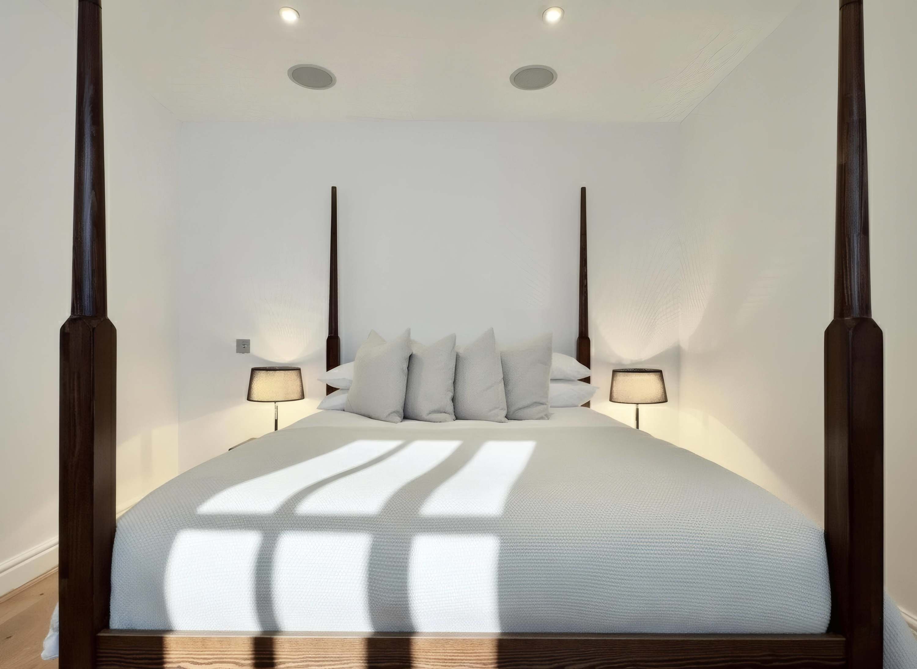 View Heritage South Ken with Fireplace, Super King Bed in Onslow Gardens SW7 3AG Heritage South Ken with Fireplace, Super King Bed in Onslow Gardens SW7 3AG - Property image 67 - VivreStays