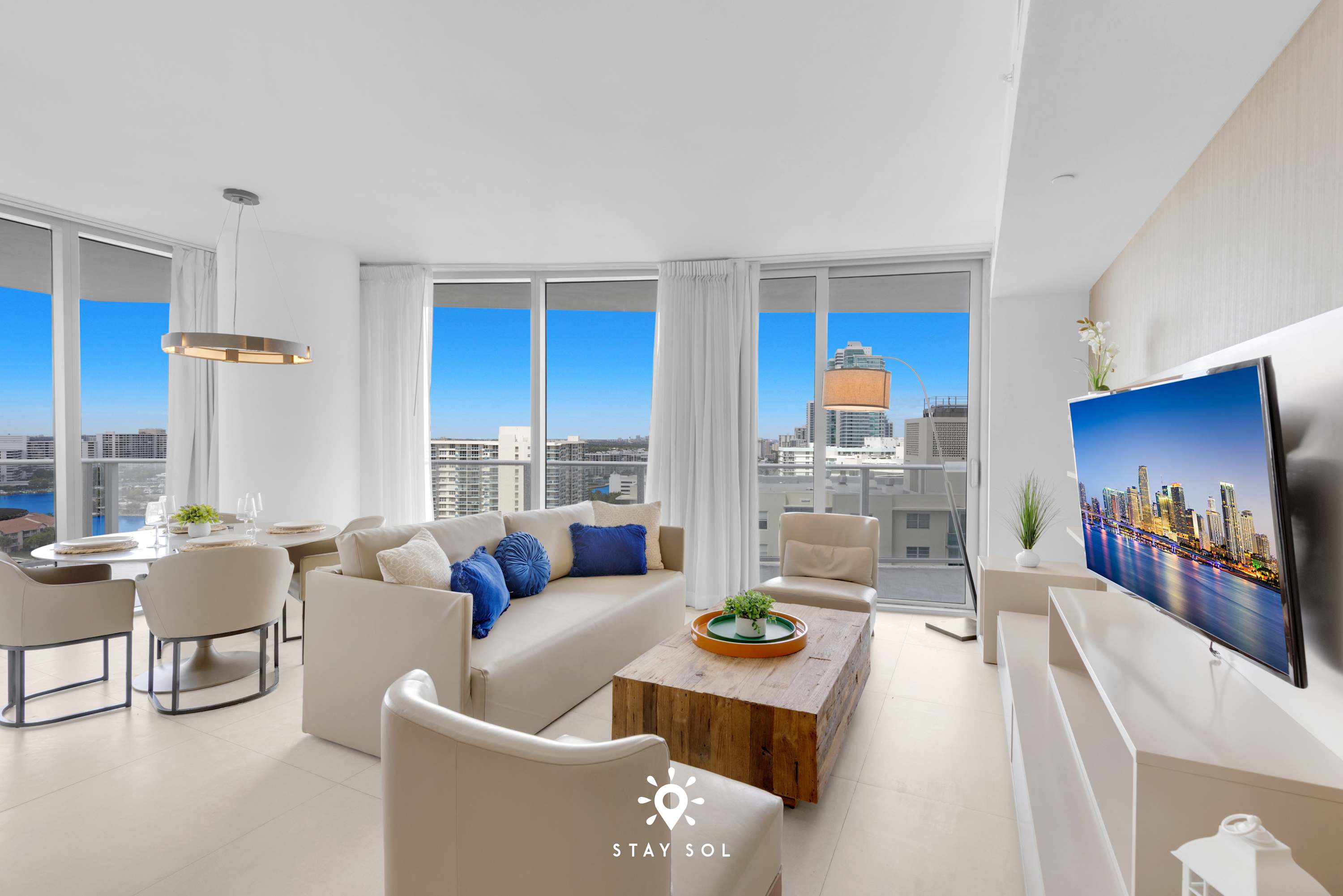 Free Car Parking & 1BR Apt w/ Amazing Ocean Views