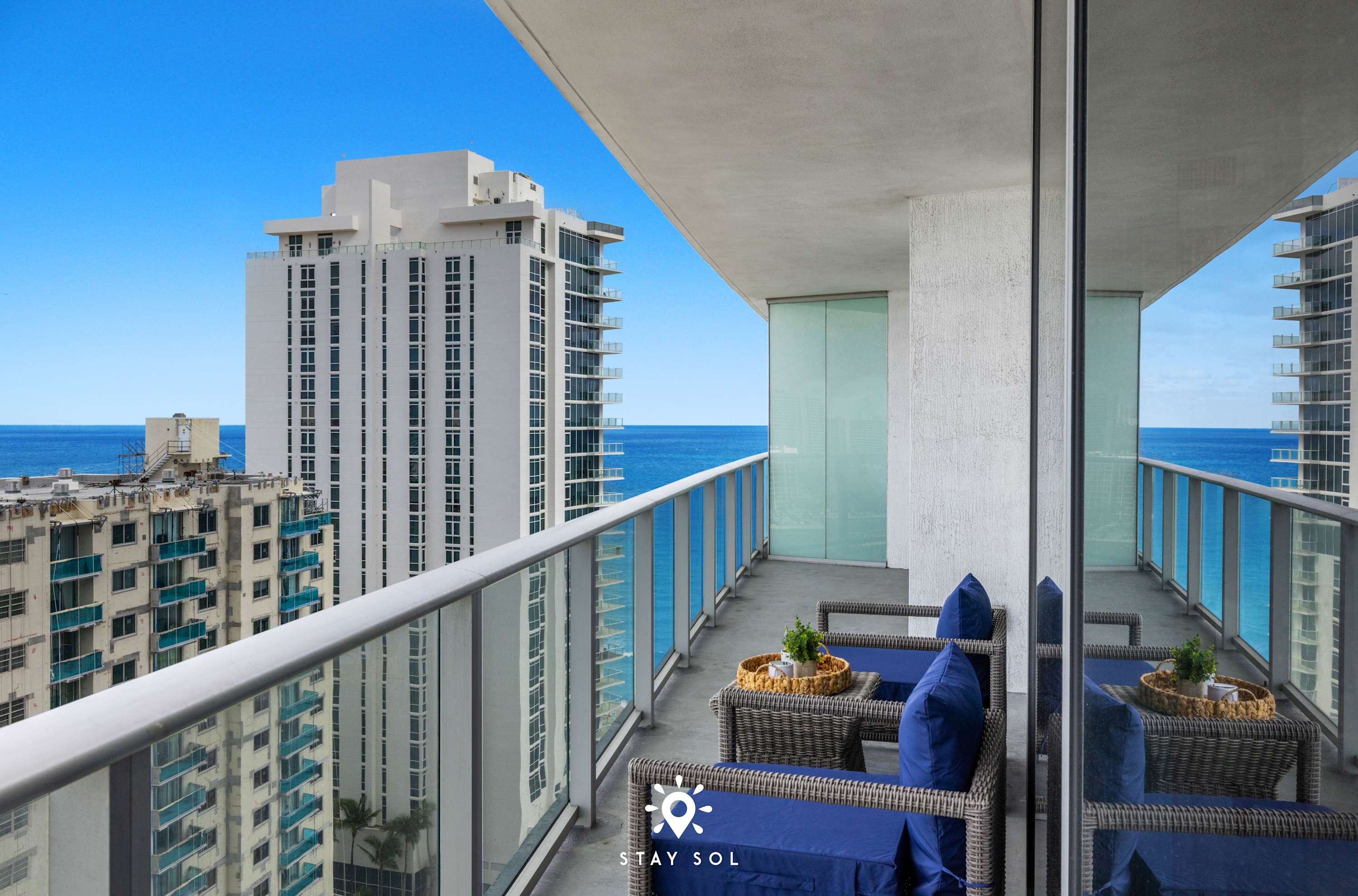 Free Car Parking & 1BR Apt w/ Stunning Ocean Views