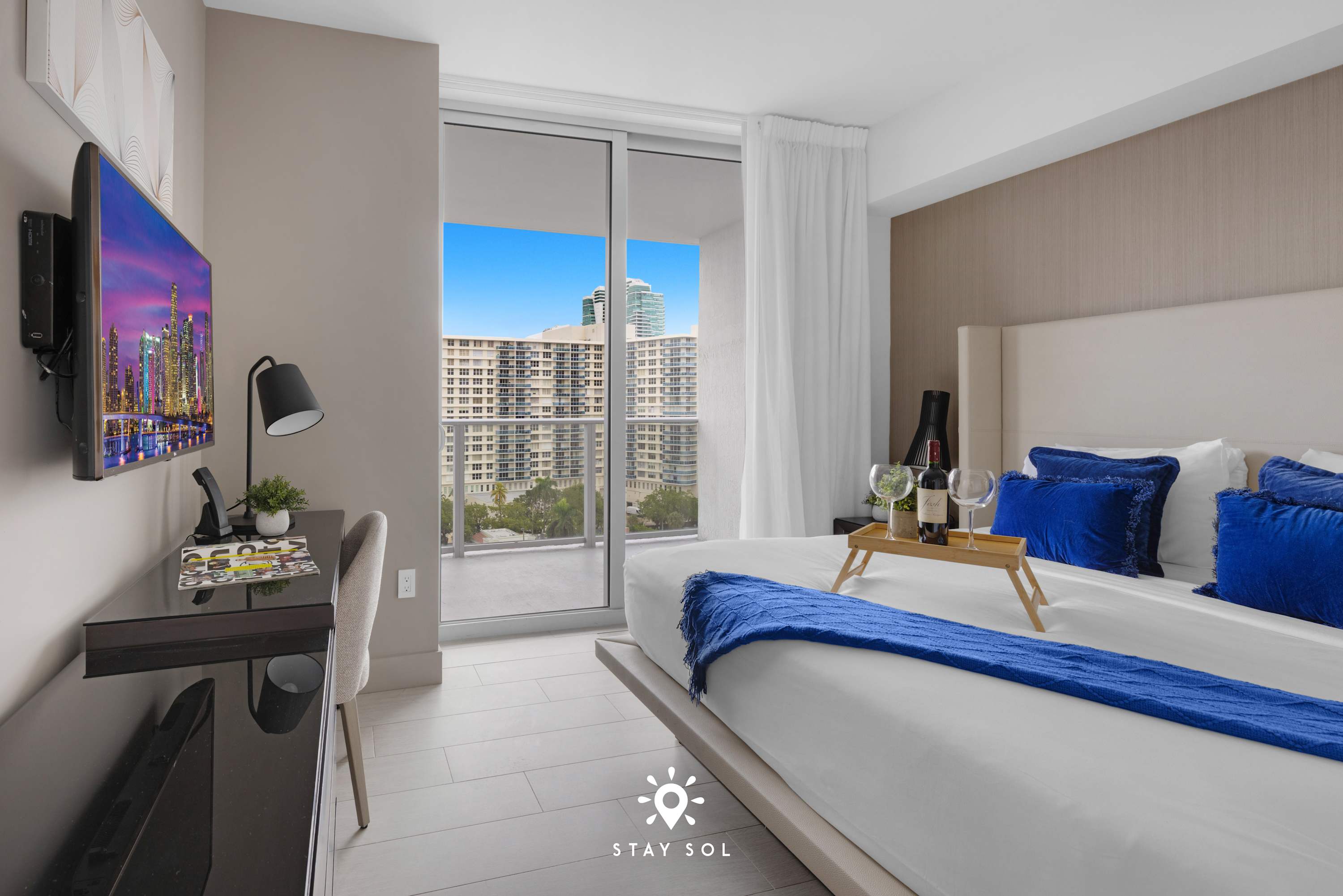 Beautiful 2BR Apt w/ Stunning Views + Amazing Pool