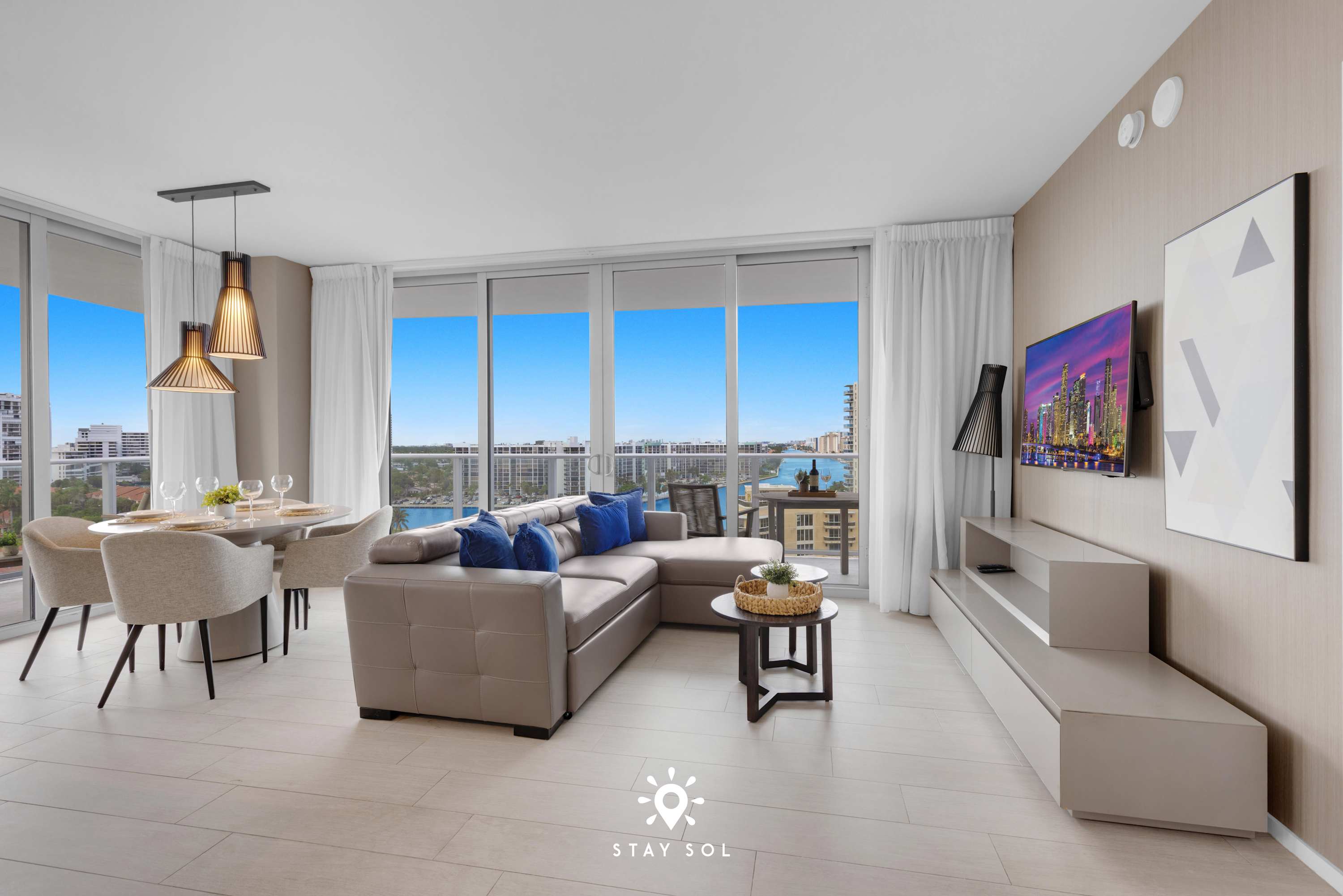 Beautiful 2BR Apt w/ Stunning Views + Amazing Pool