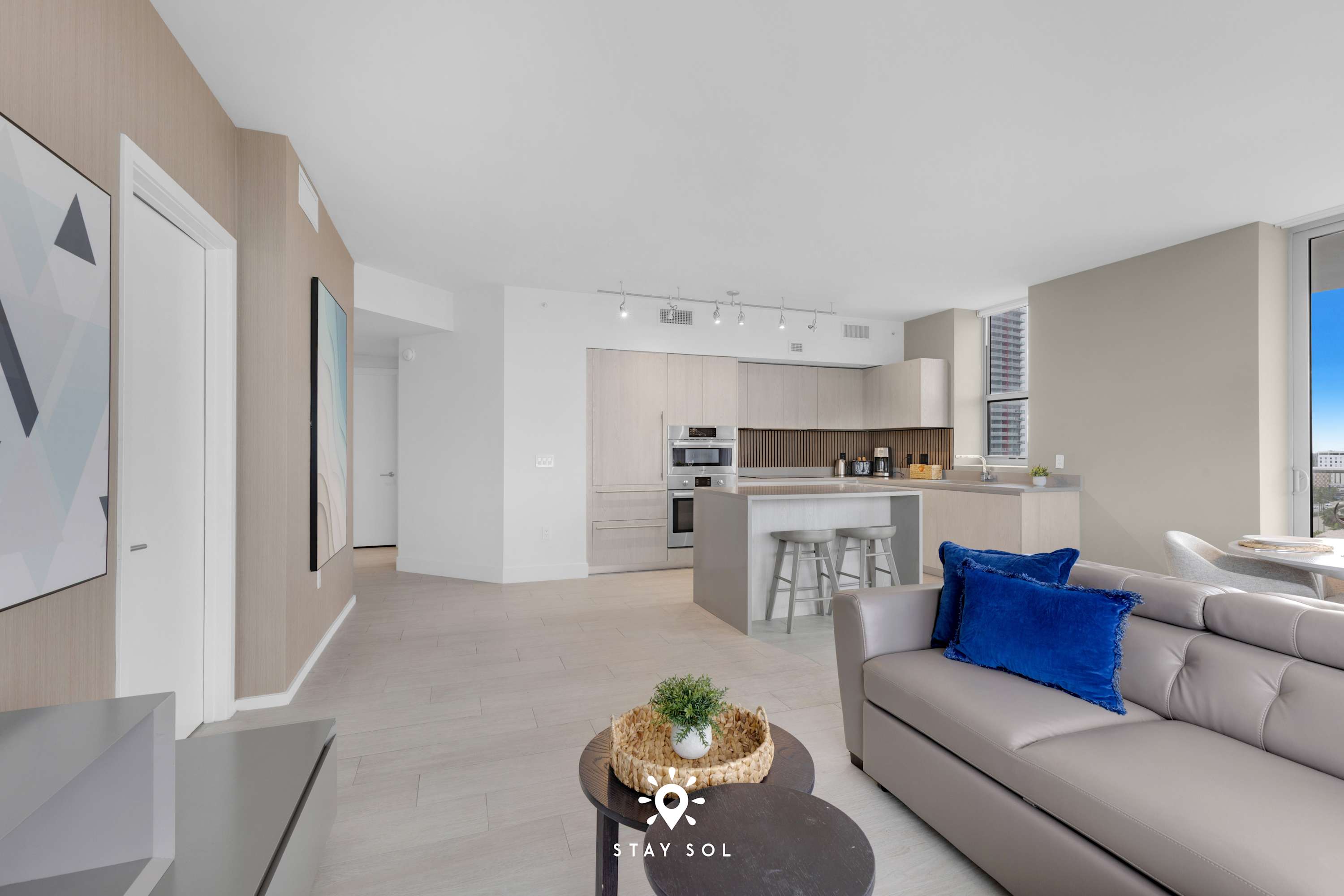 Beautiful 2BR Apt w/ Stunning Views + Amazing Pool