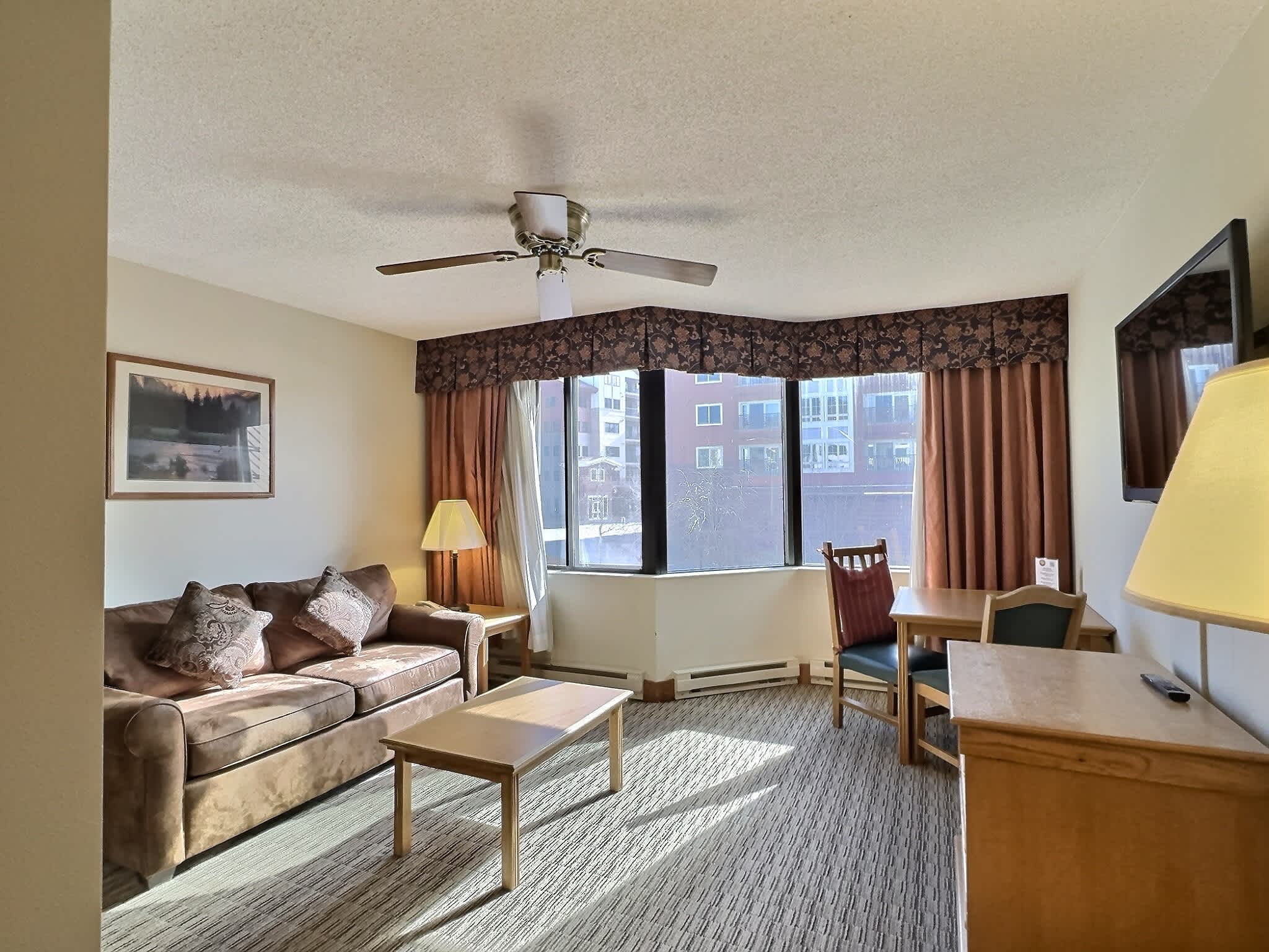 Pet Friendly Suite with Pool, Hot Tub, Ski In-Out!