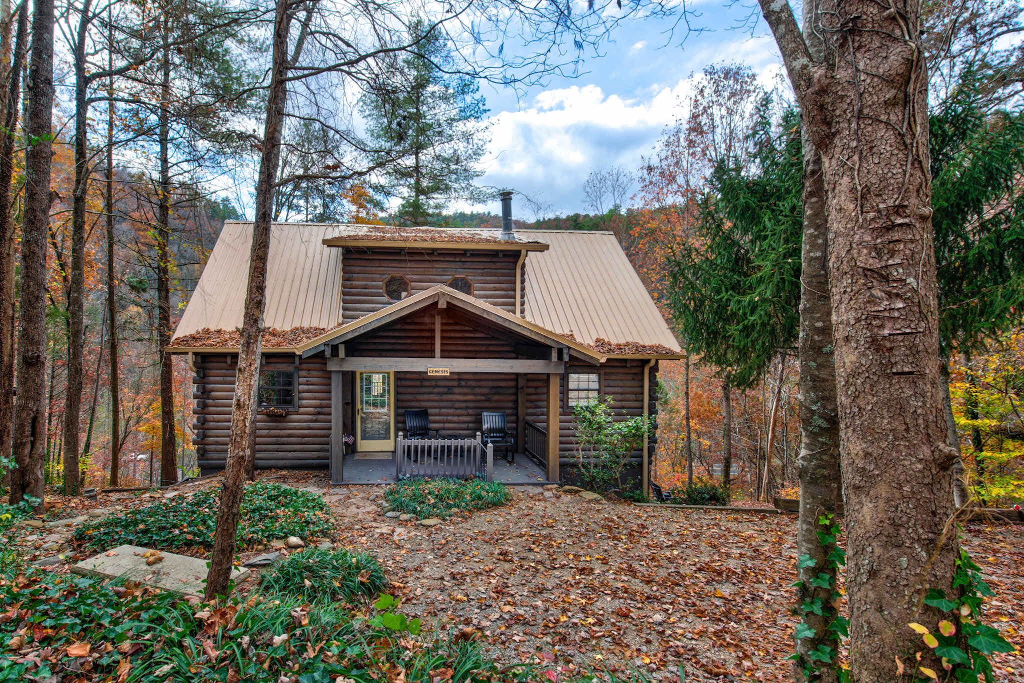 Riverfront Retreat, Sleeps 10ใปWater ViewsใปHot Tub โ Townsend, TN โ vacation rental