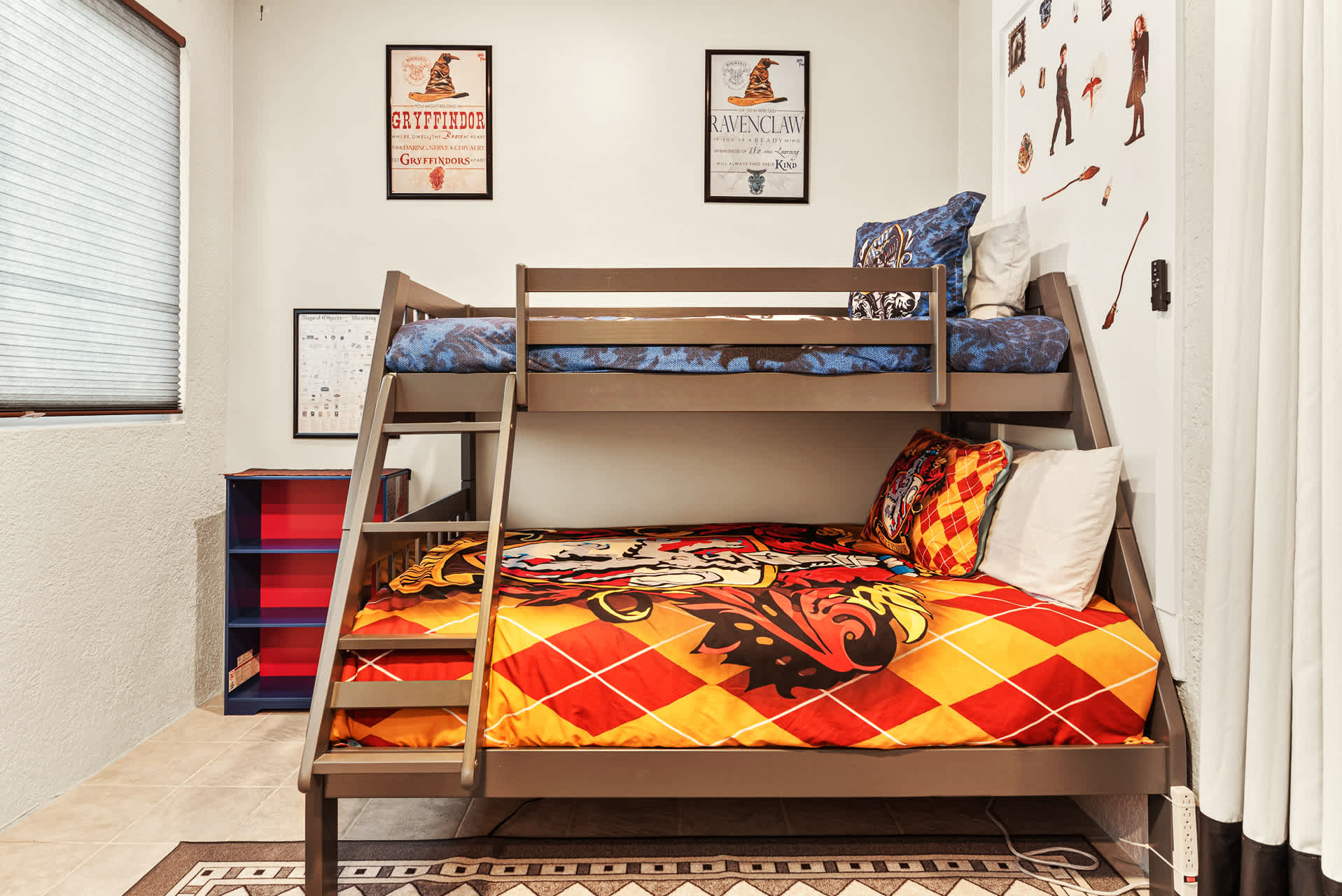 Immerse yourself in a magical adventure with this themed bedroom, perfect for fans of all ages. Cozy bunk beds and enchanting decor await!