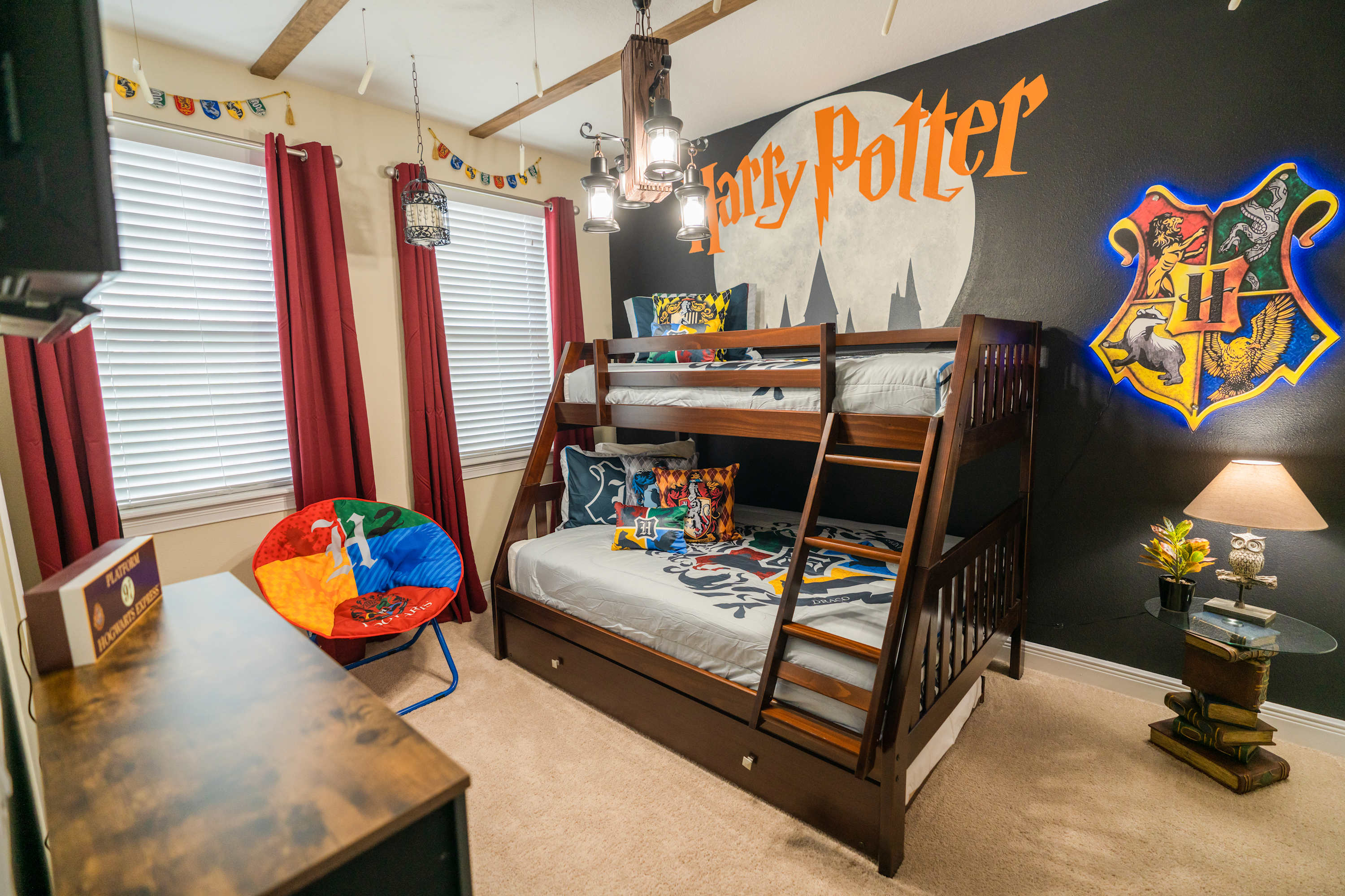 Immerse yourself in a magical Harry Potter-themed room, perfect for fans of all ages. Enjoy a cozy bunk bed and enchanting decor.