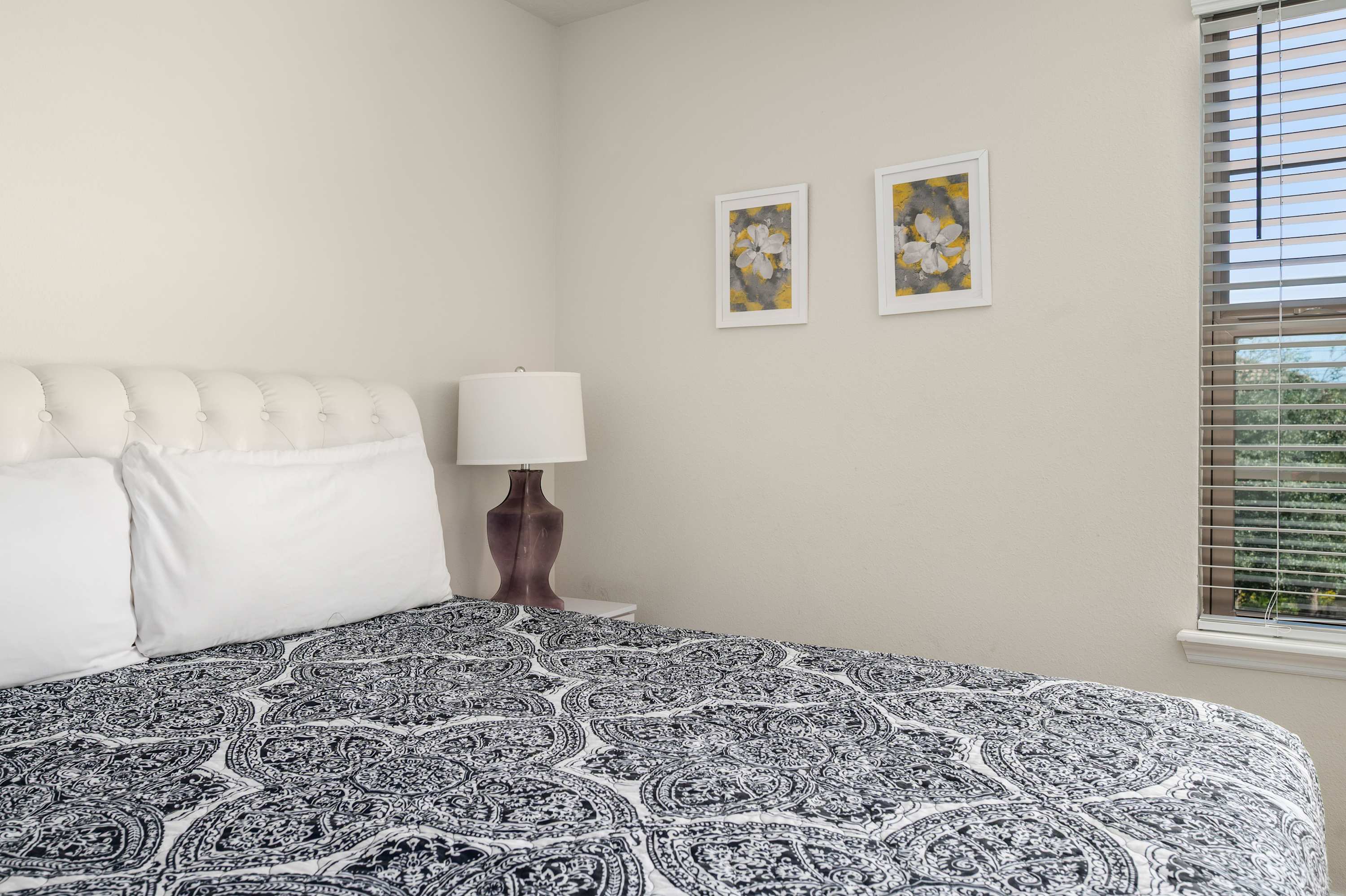 Spacious house w/private pool & water park access