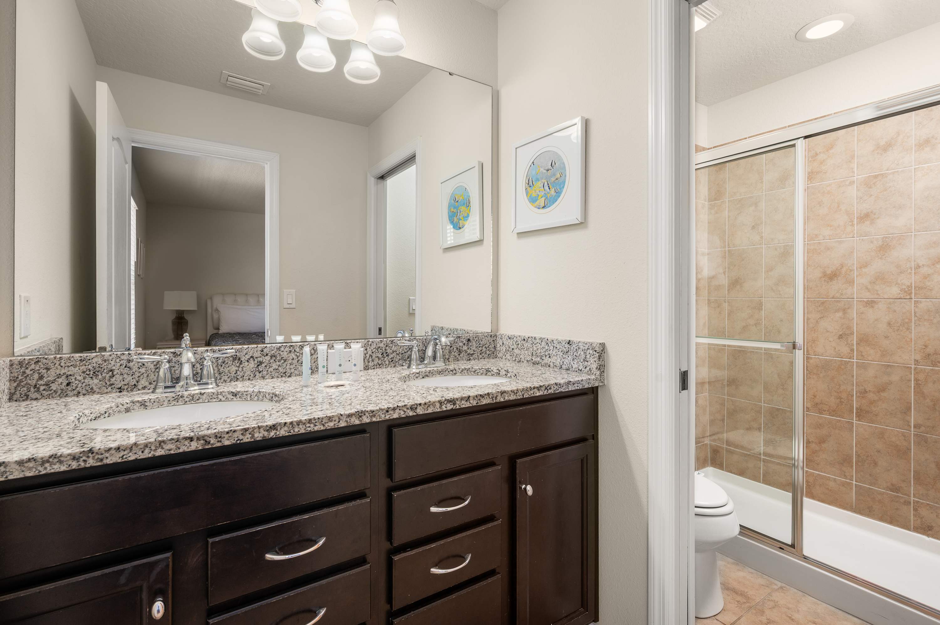 Spacious house w/private pool & water park access