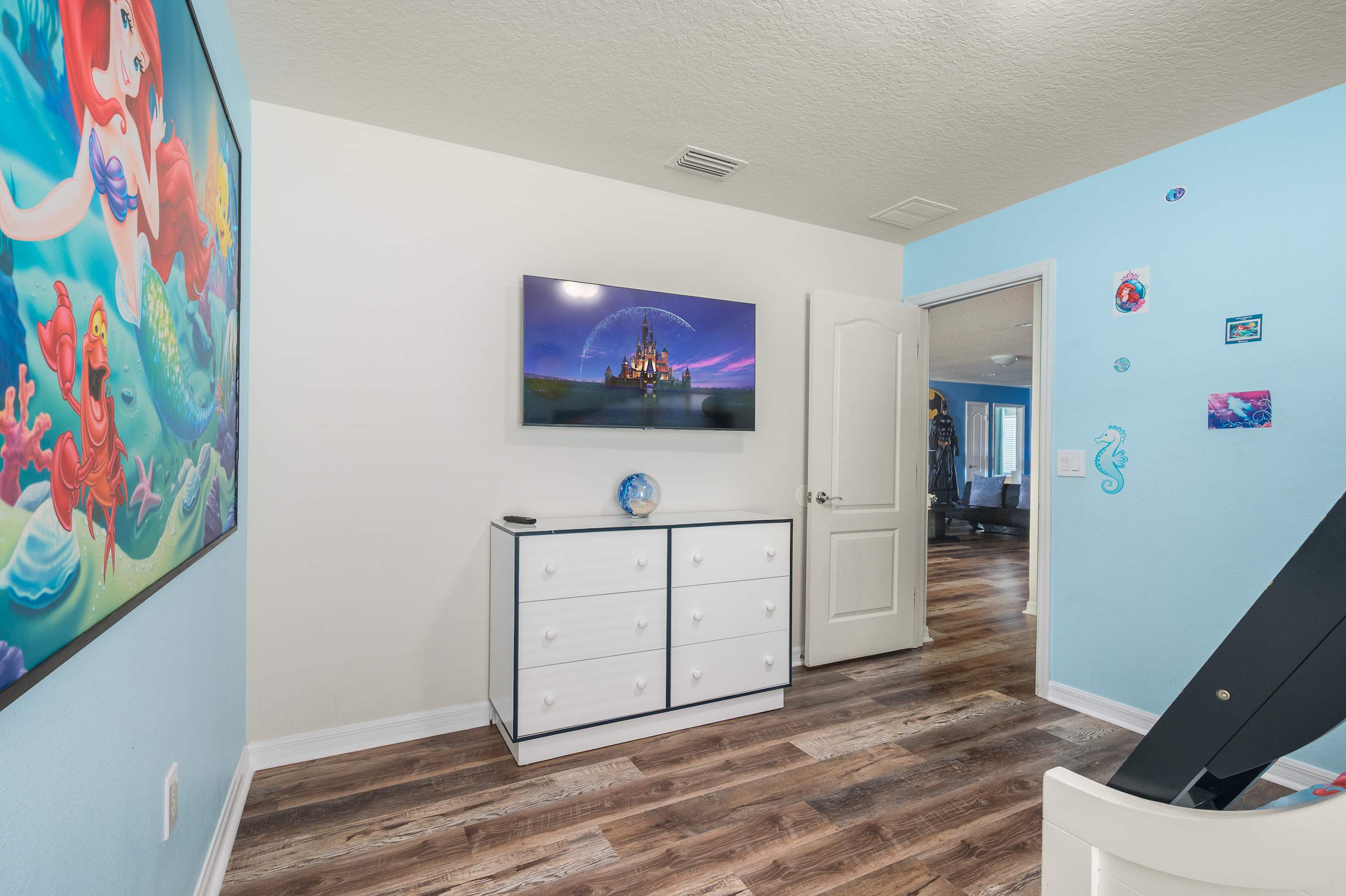 Spacious house w/private pool & water park access