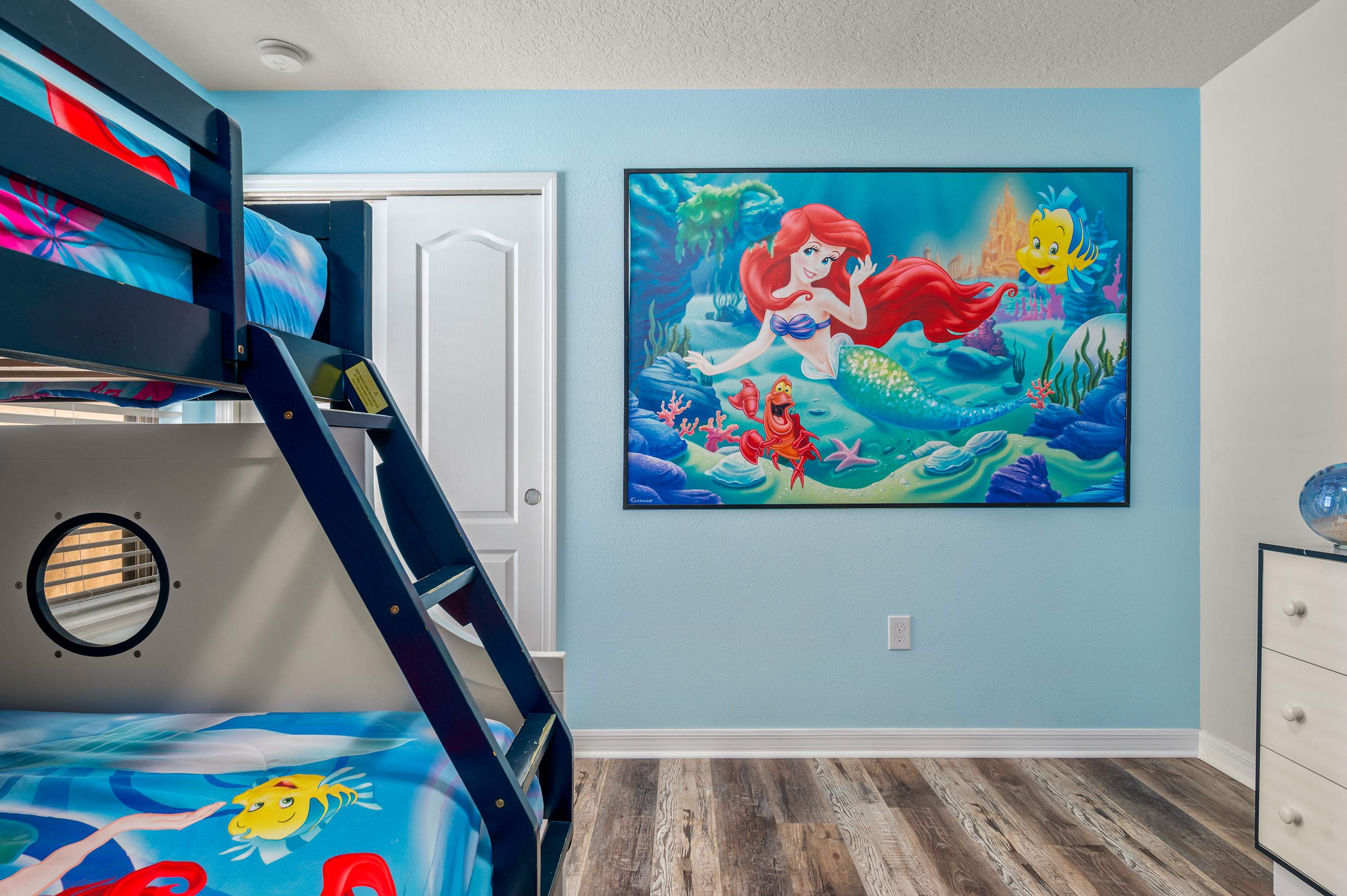 Spacious house w/private pool & water park access