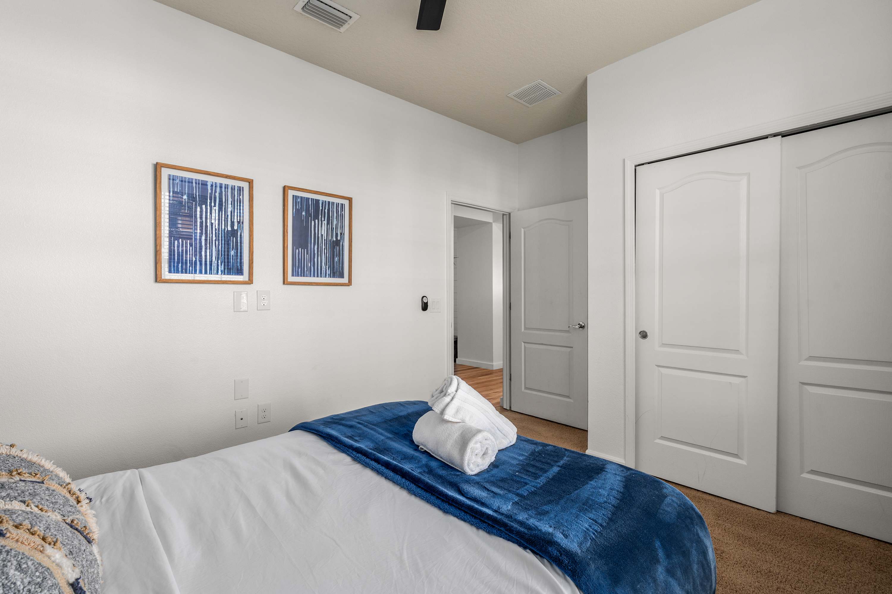 Spacious villa w/pool & game room near Disney