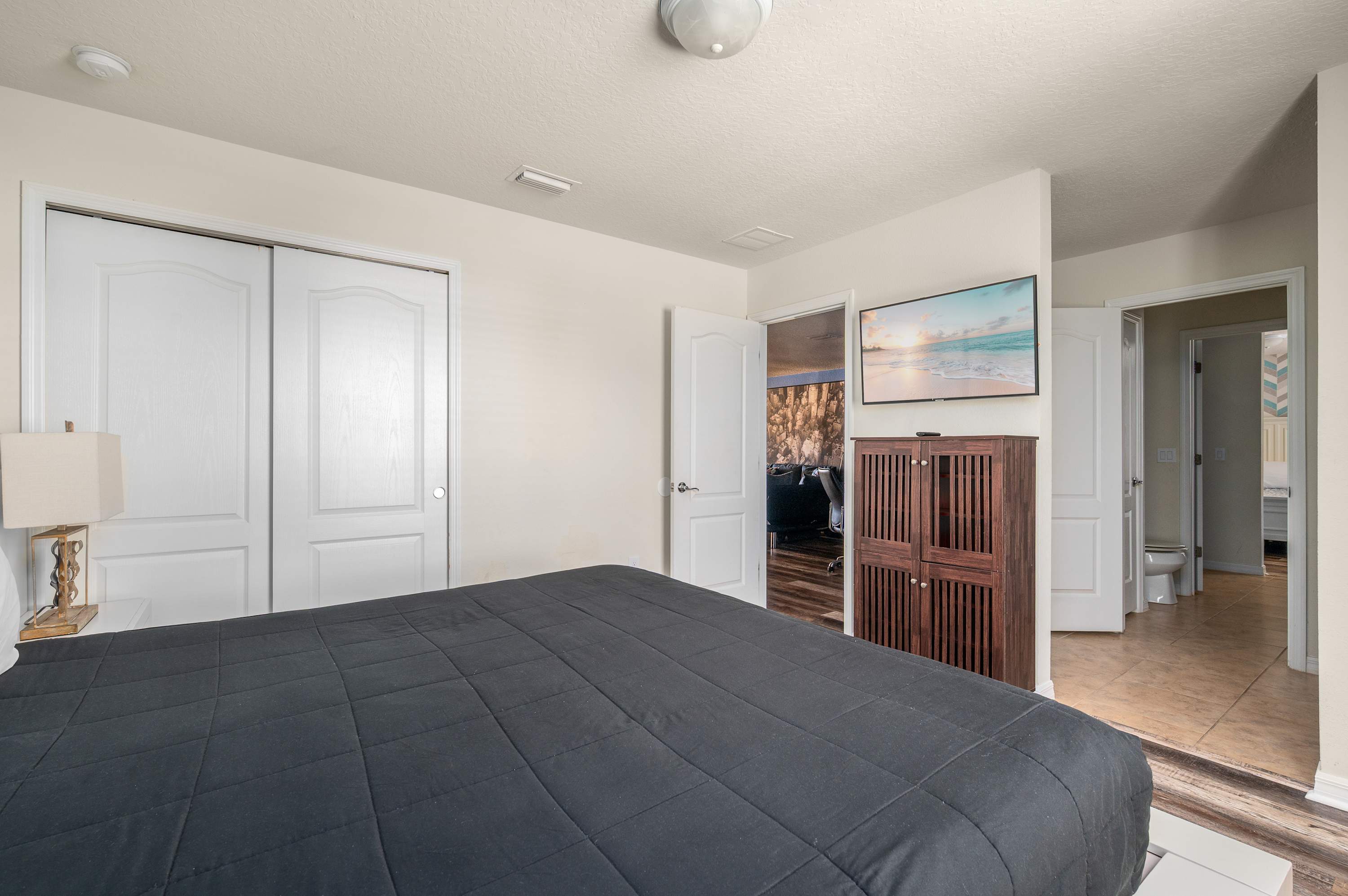 Spacious house w/private pool & water park access