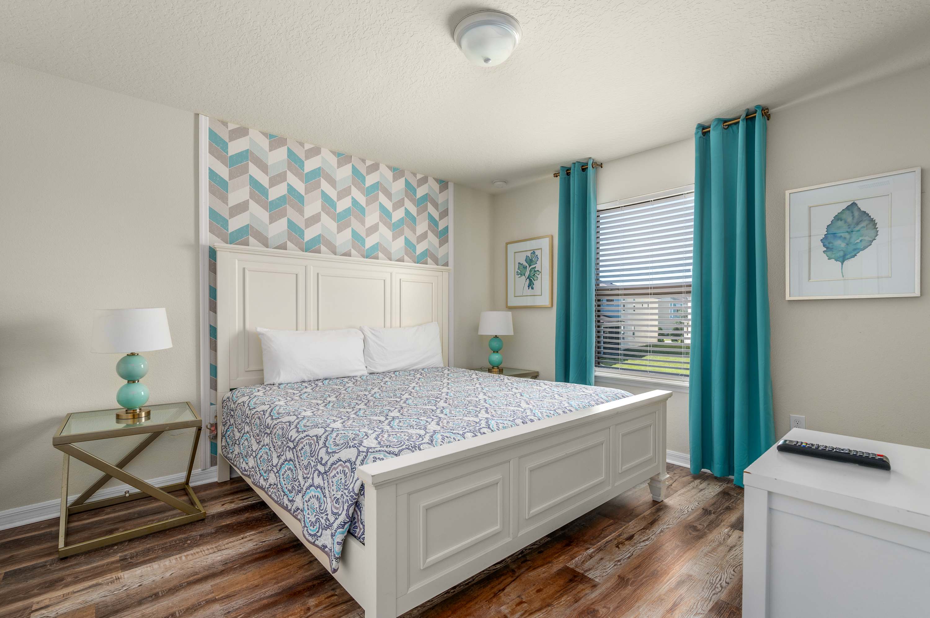 Spacious house w/private pool & water park access