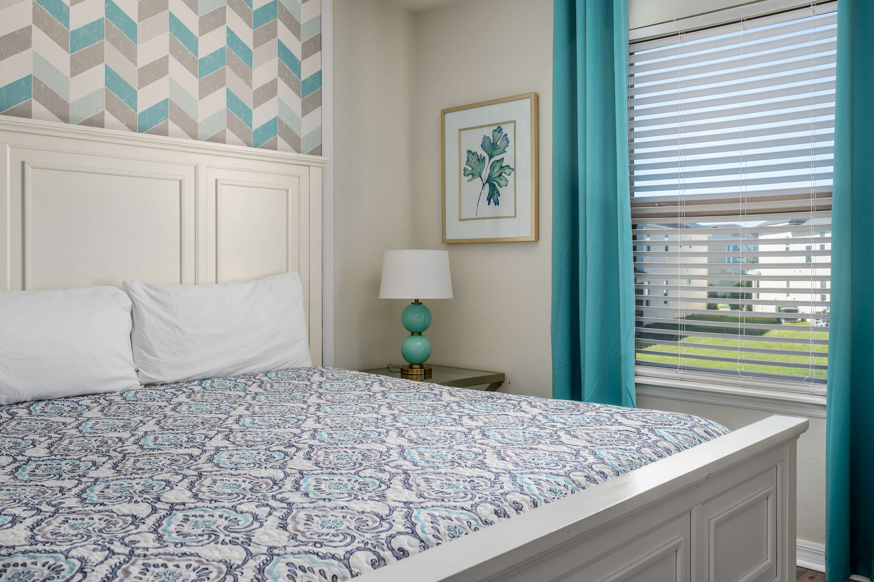 Spacious house w/private pool & water park access