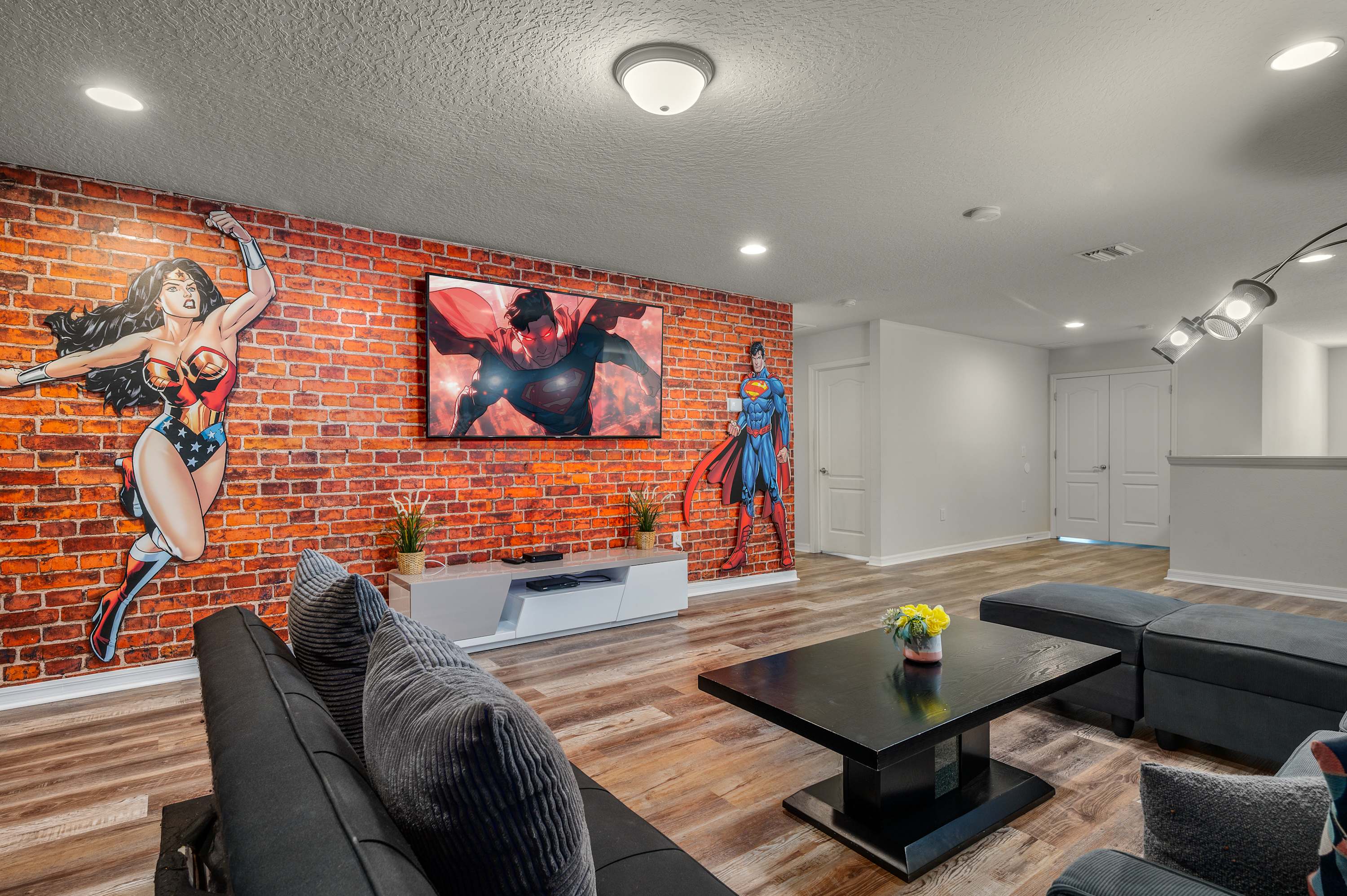 Spacious house w/private pool & water park access