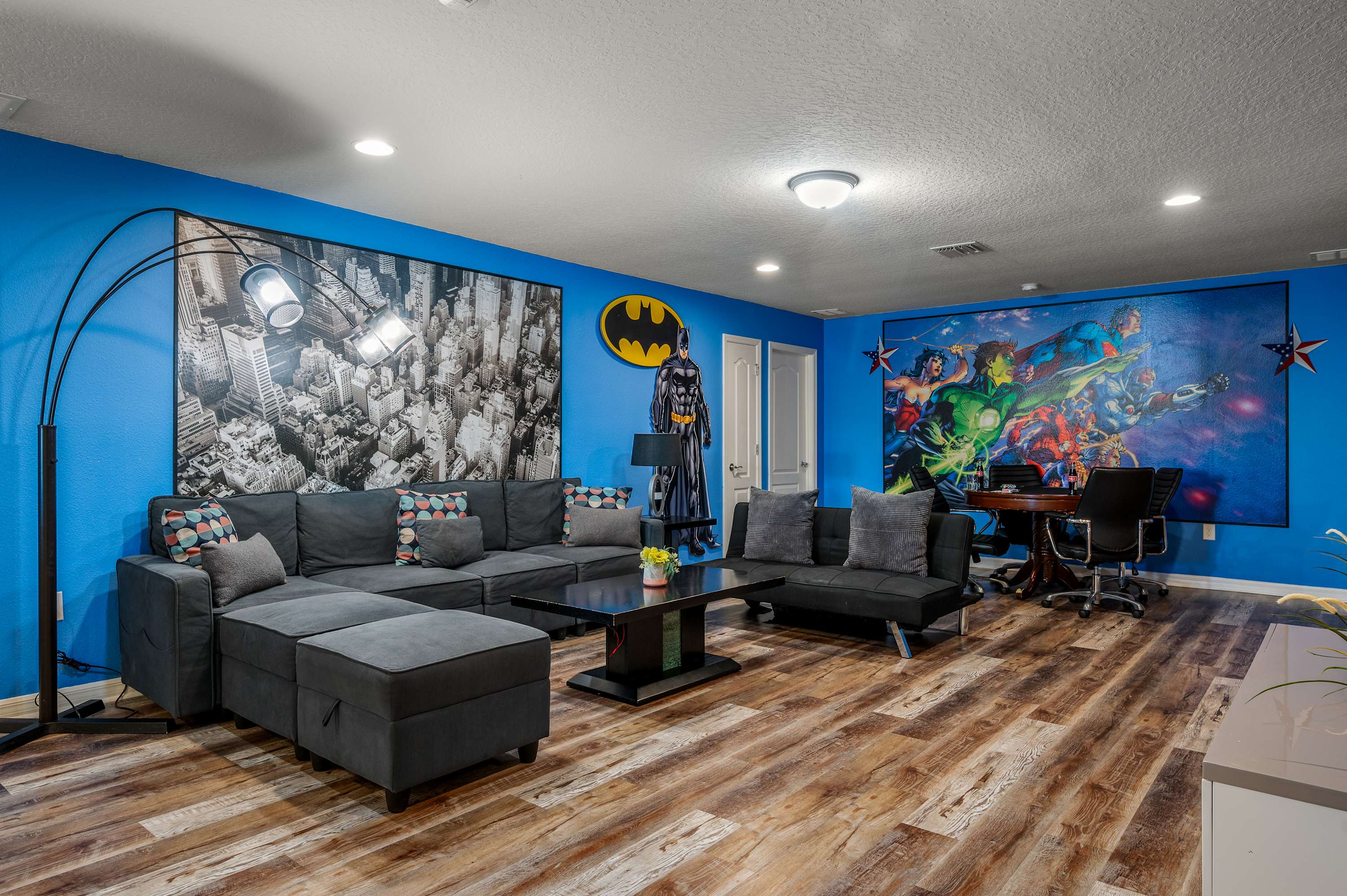 Spacious house w/private pool & water park access