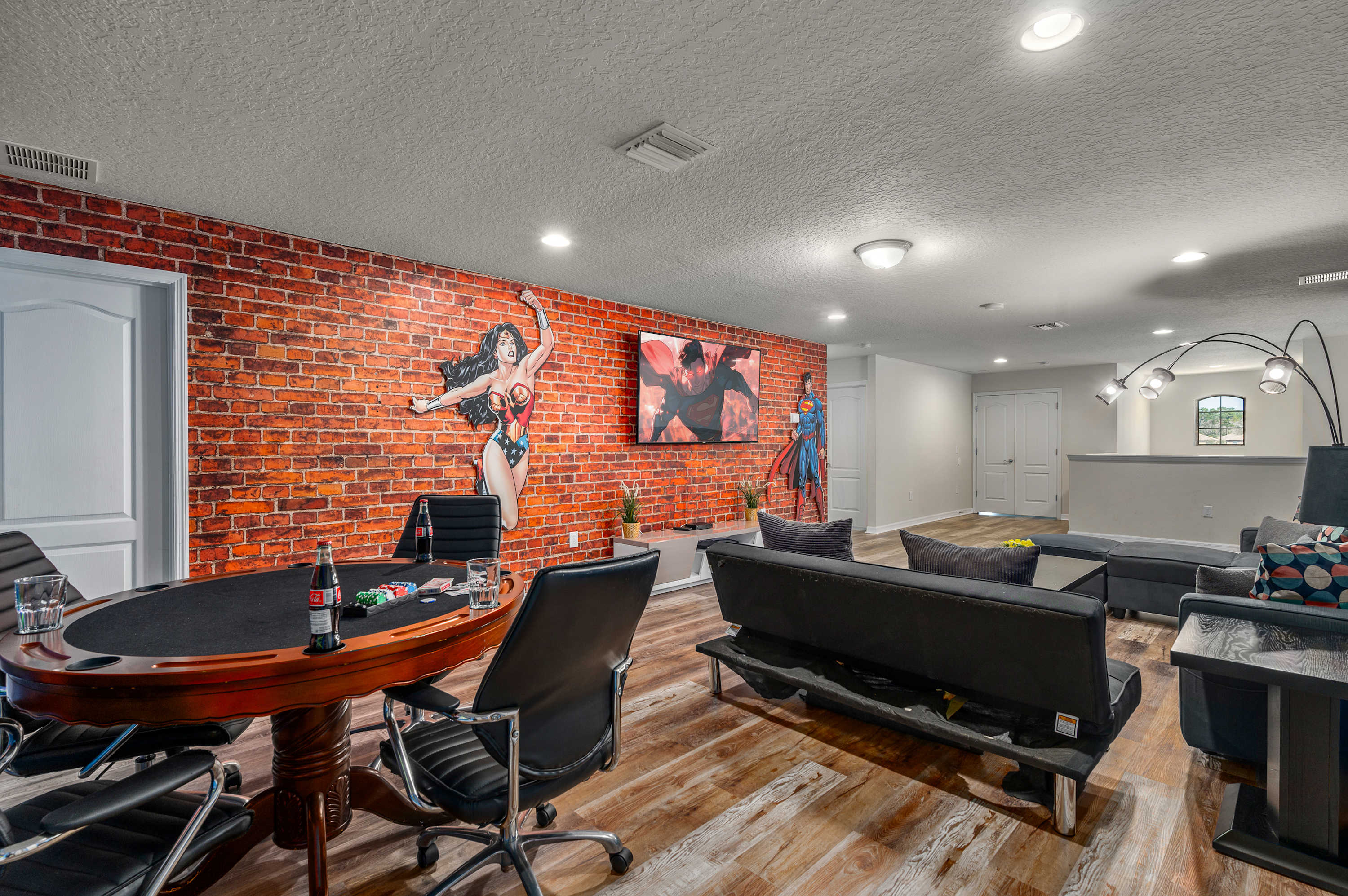 Spacious house w/private pool & water park access