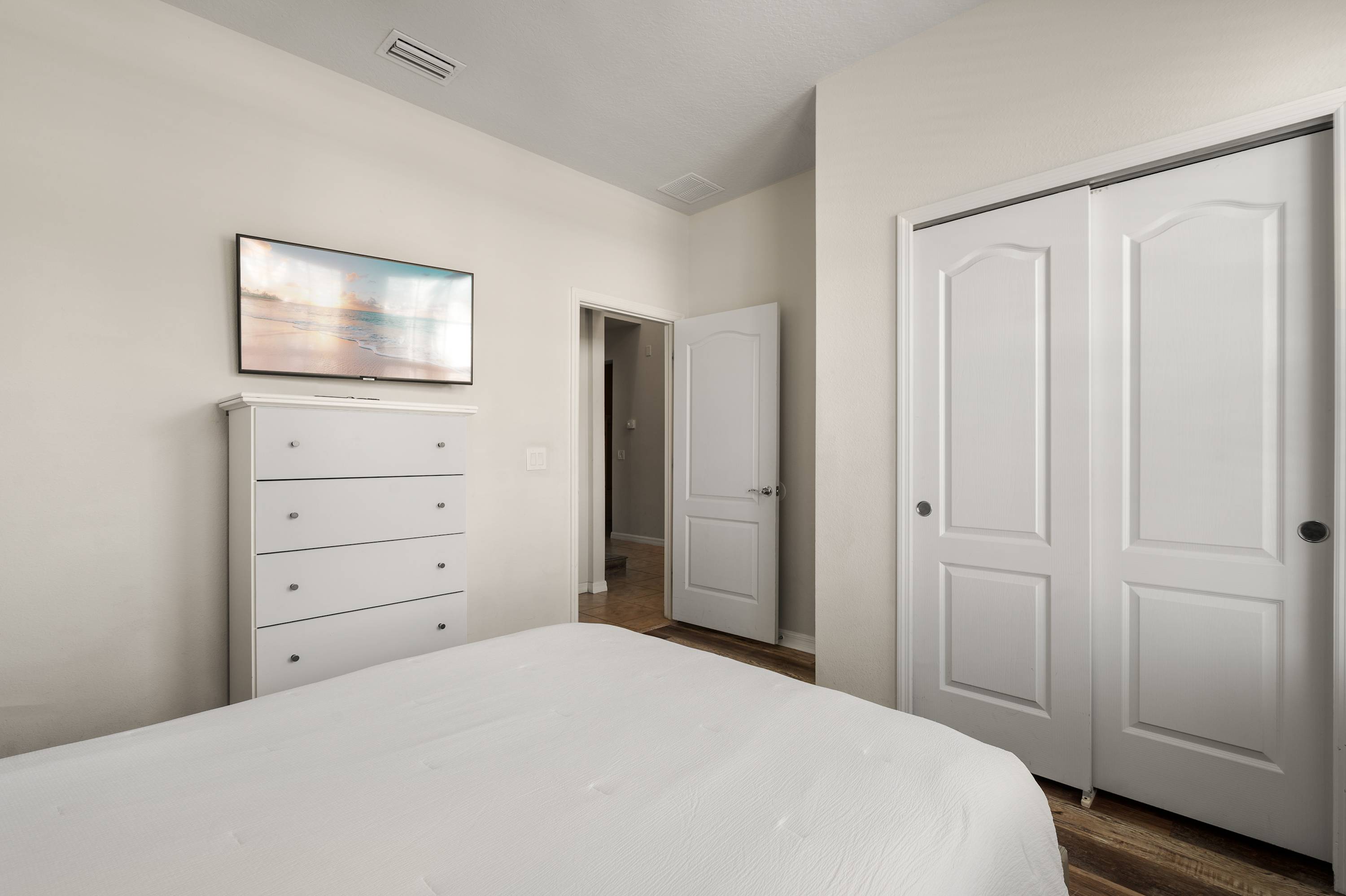 Spacious house w/private pool & water park access