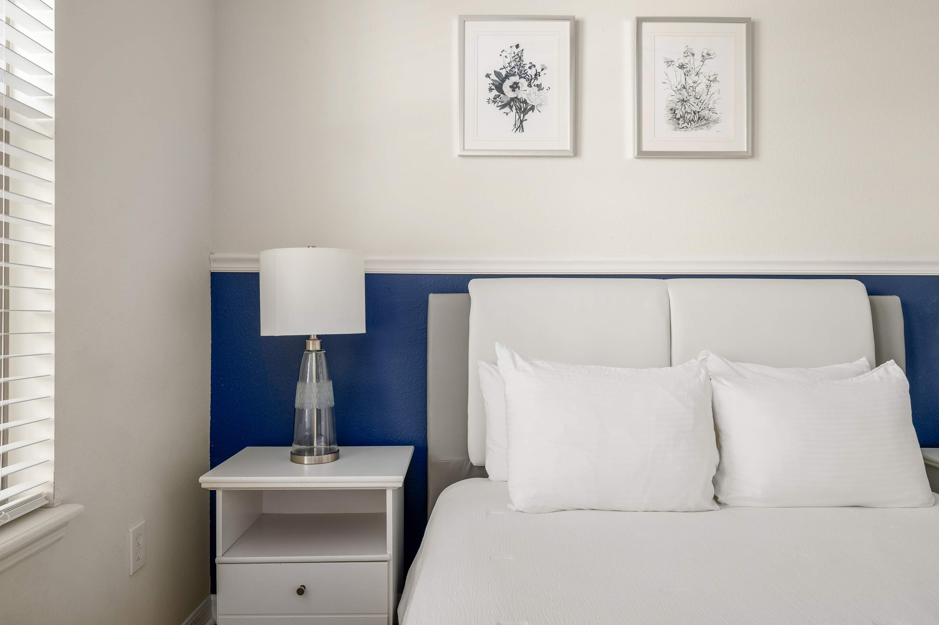 Spacious house w/private pool & water park access