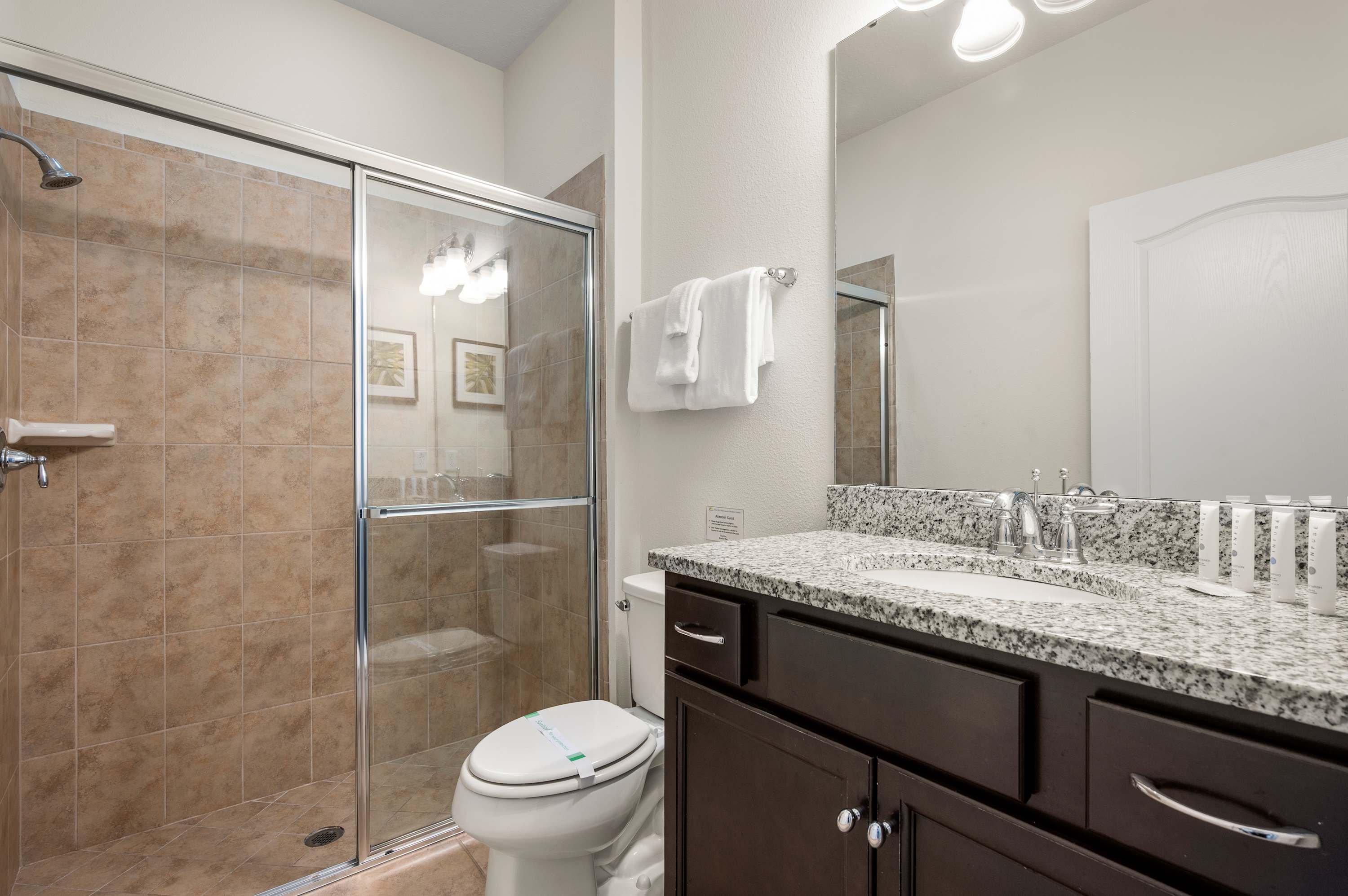 Spacious house w/private pool & water park access