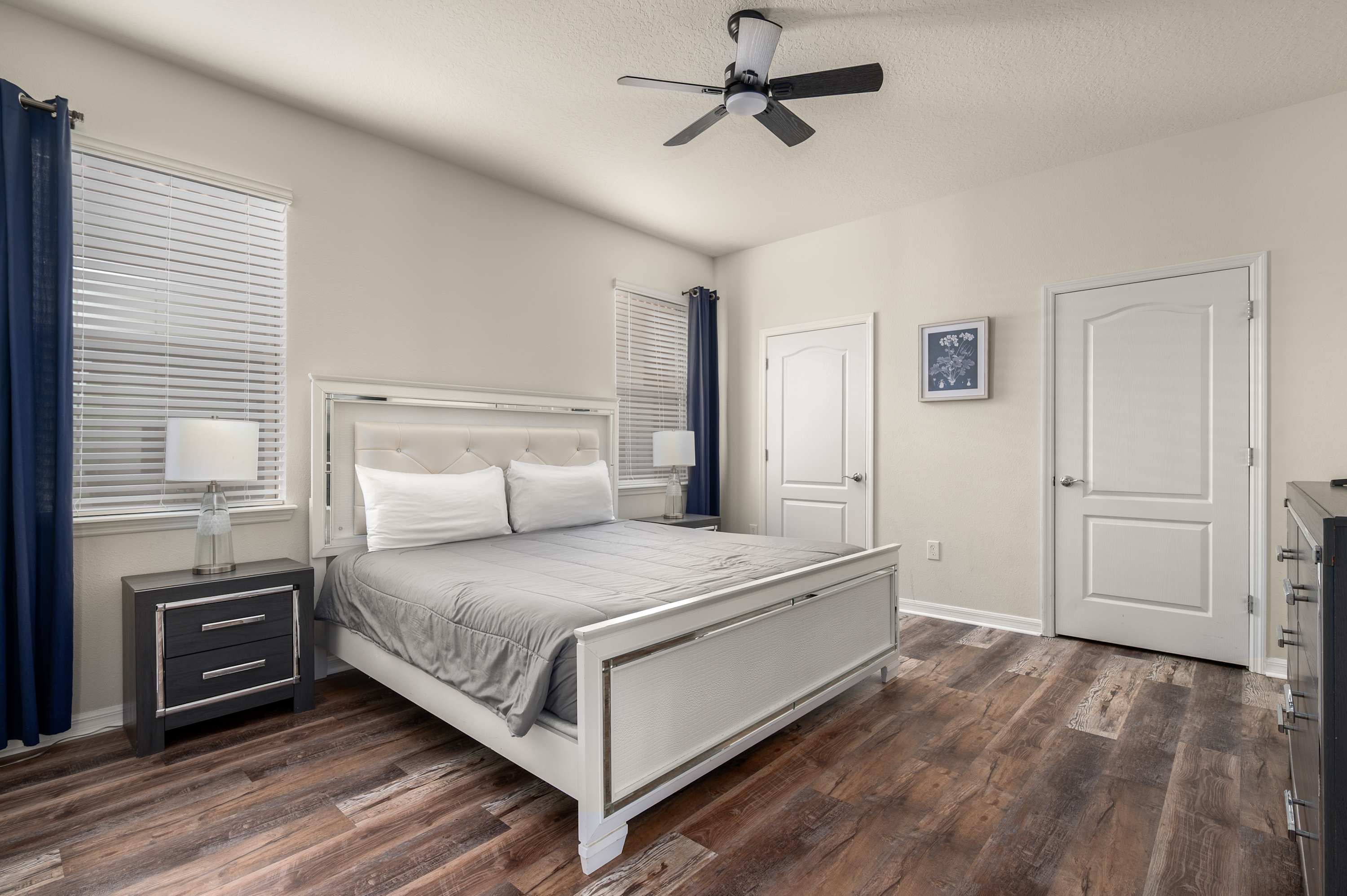 Spacious house w/private pool & water park access