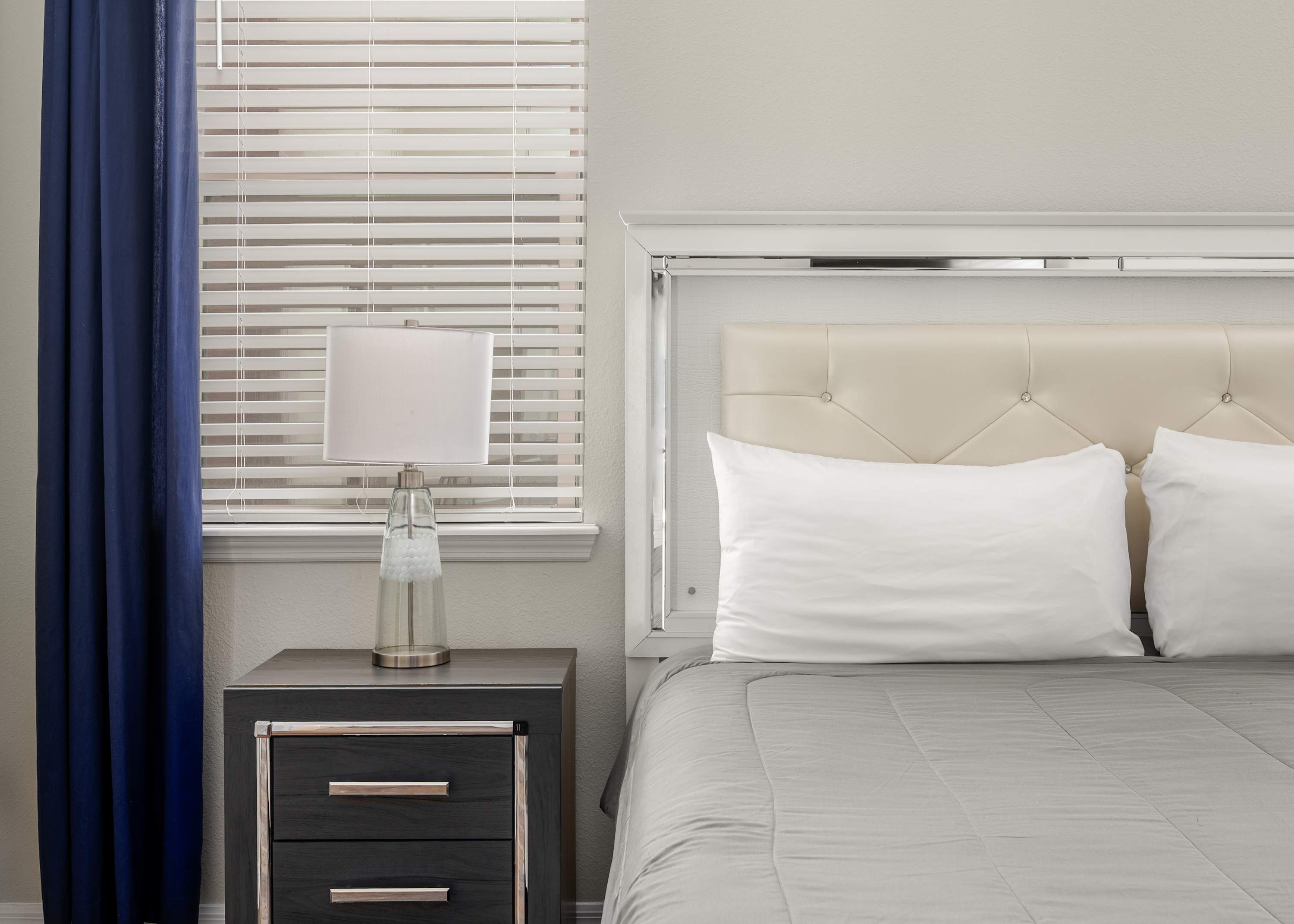 Spacious house w/private pool & water park access