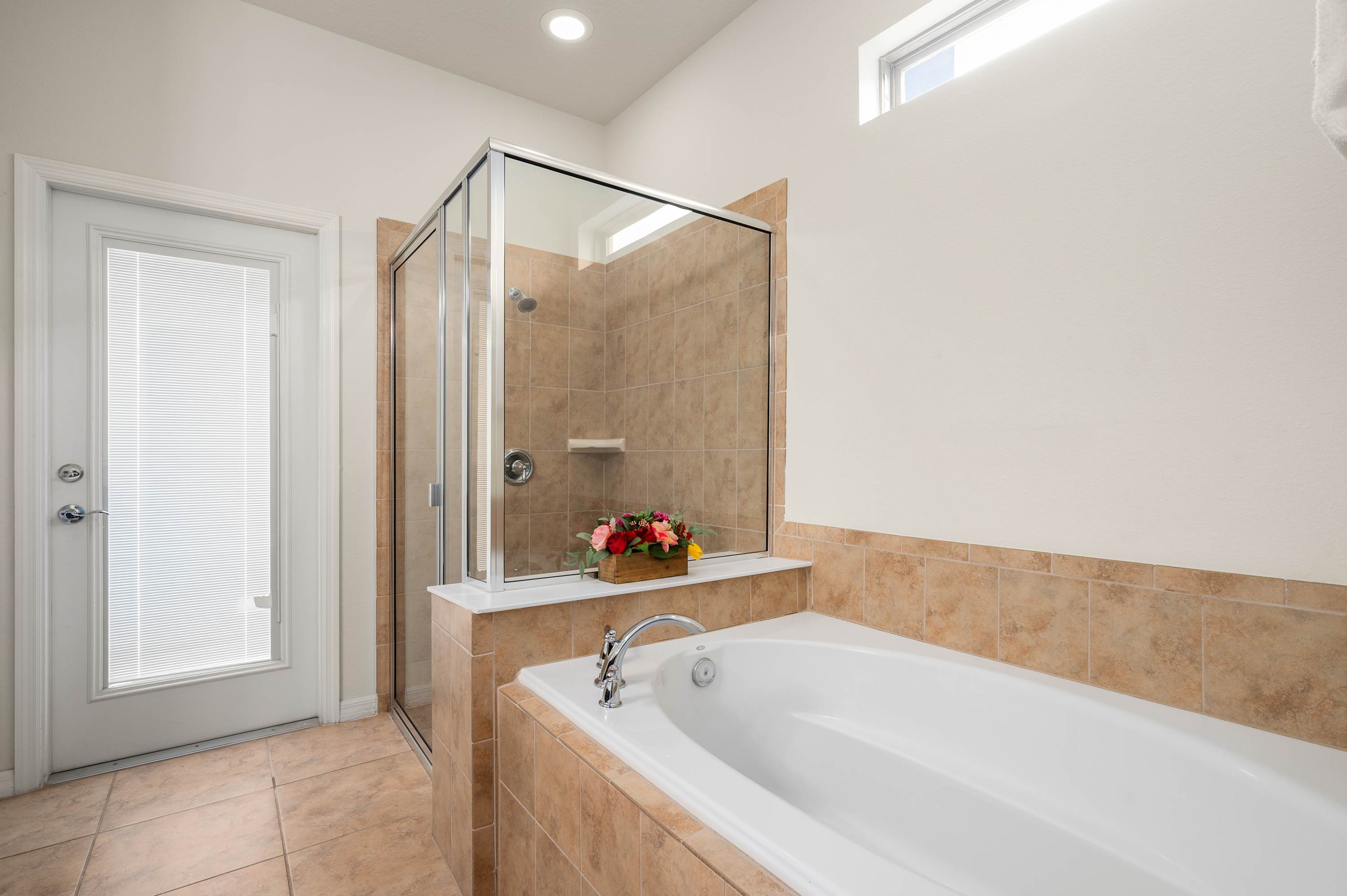 Spacious house w/private pool & water park access