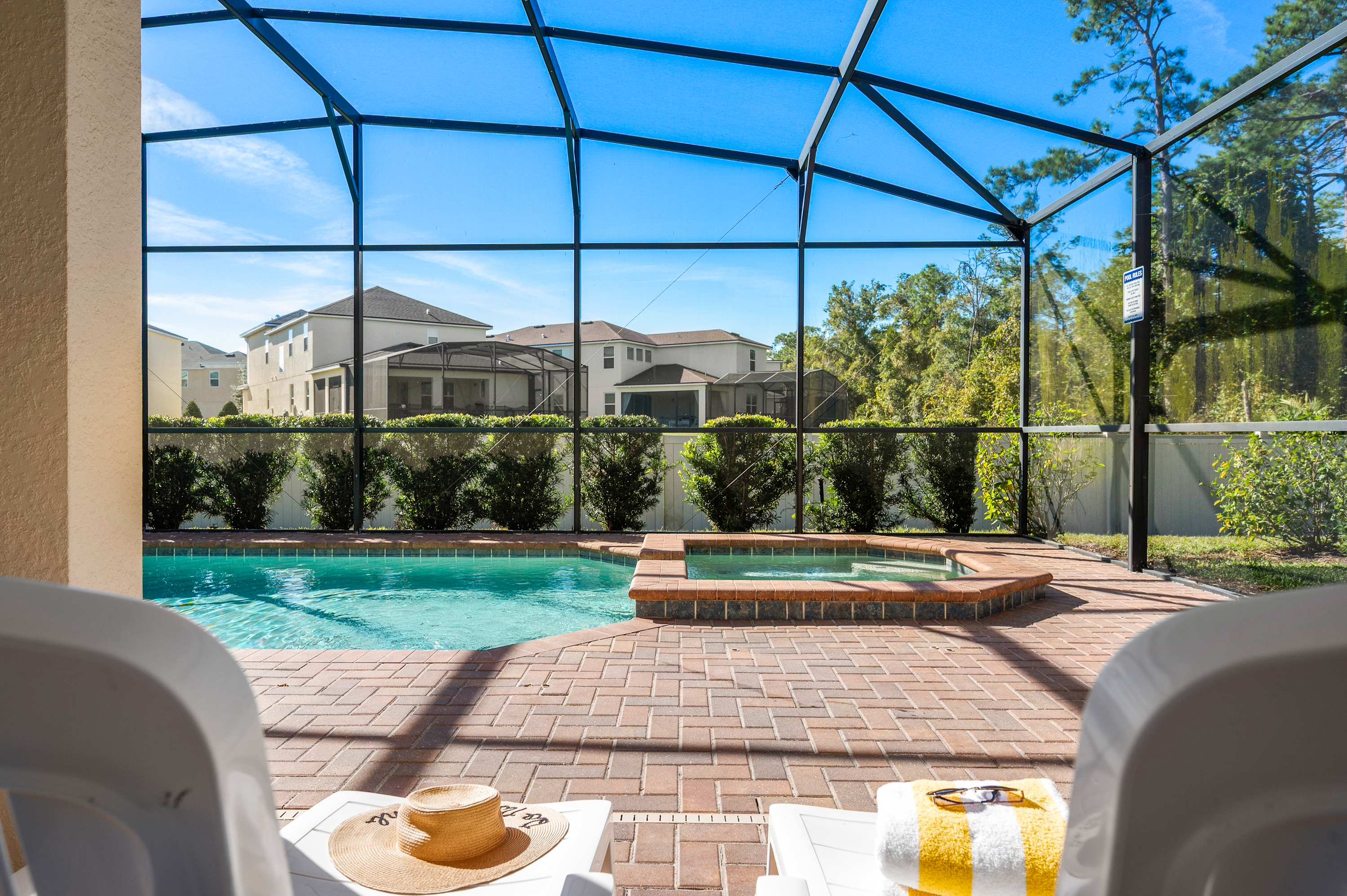 Spacious house w/private pool & water park access