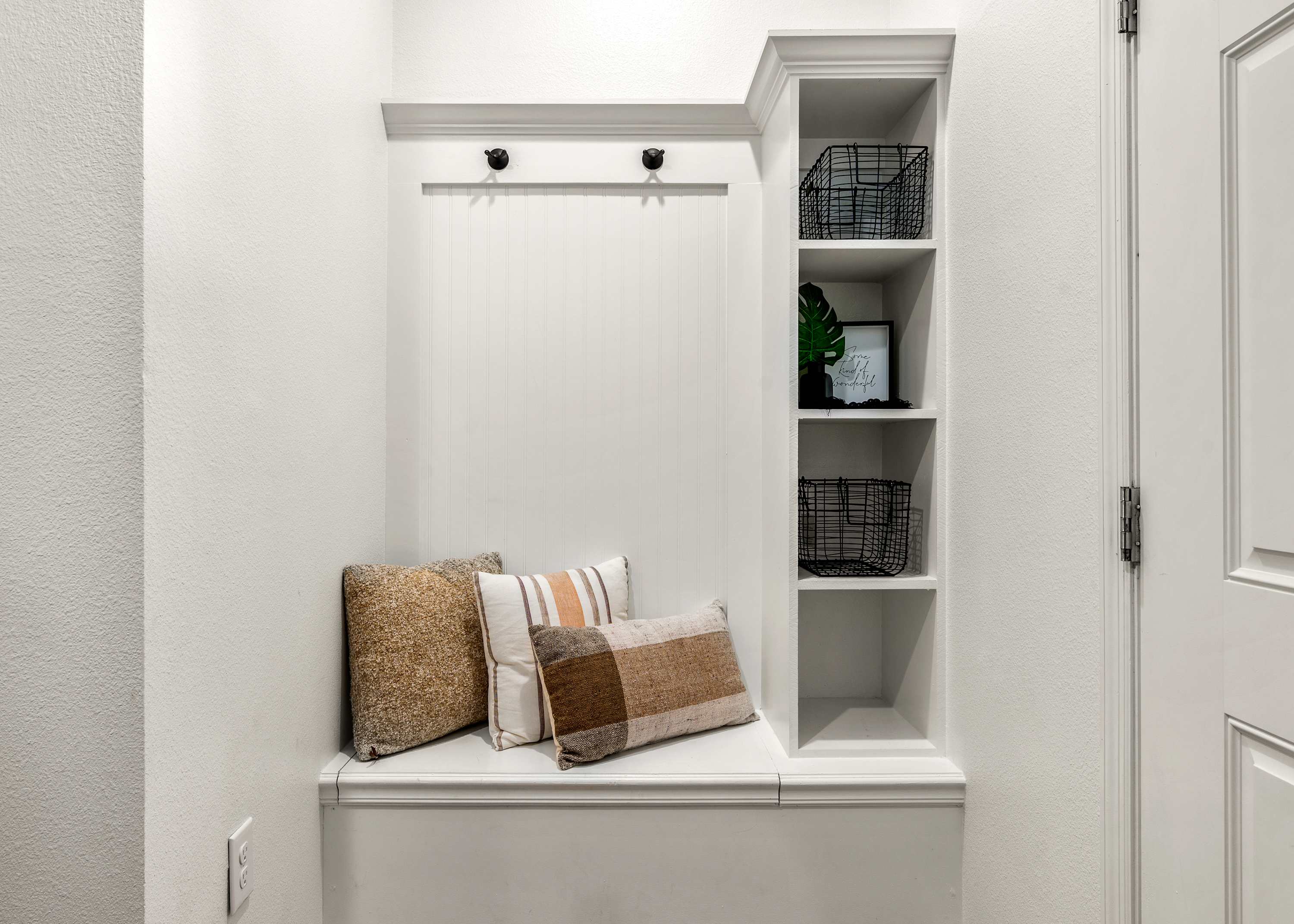 Spacious villa w/pool & game room near Disney