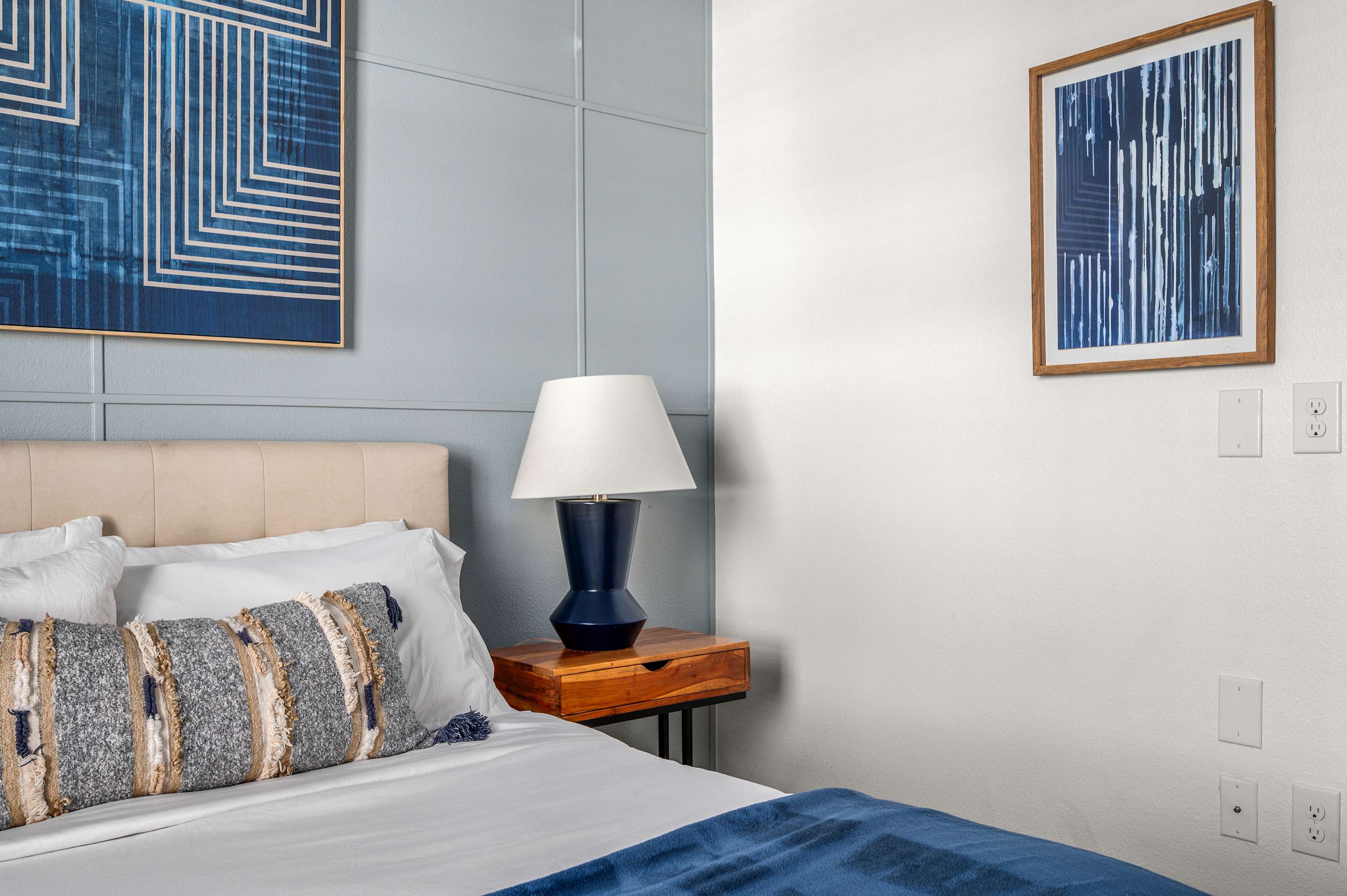 Spacious villa w/pool & game room near Disney