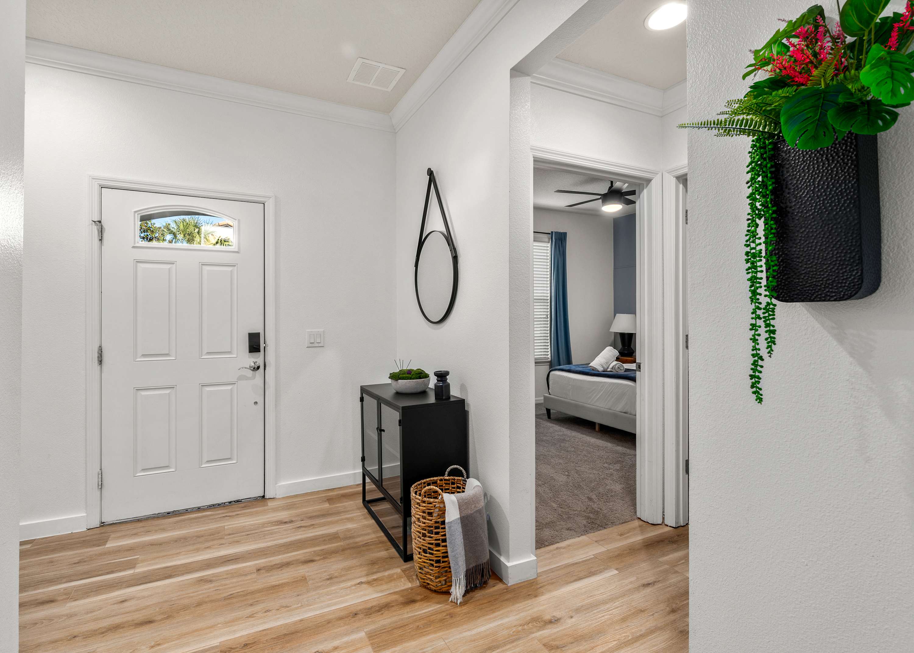 Spacious villa w/pool & game room near Disney