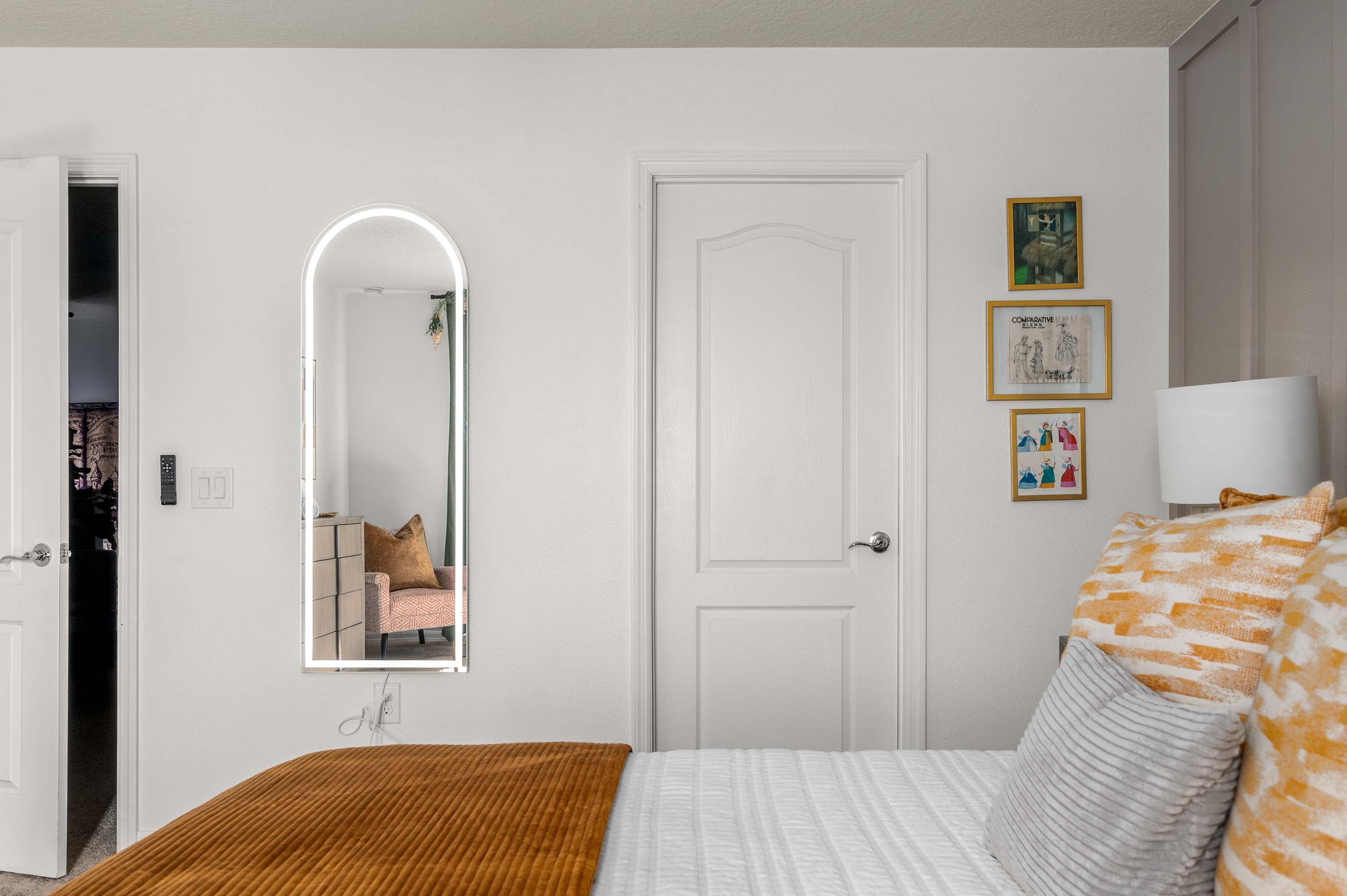 Spacious villa w/pool & game room near Disney