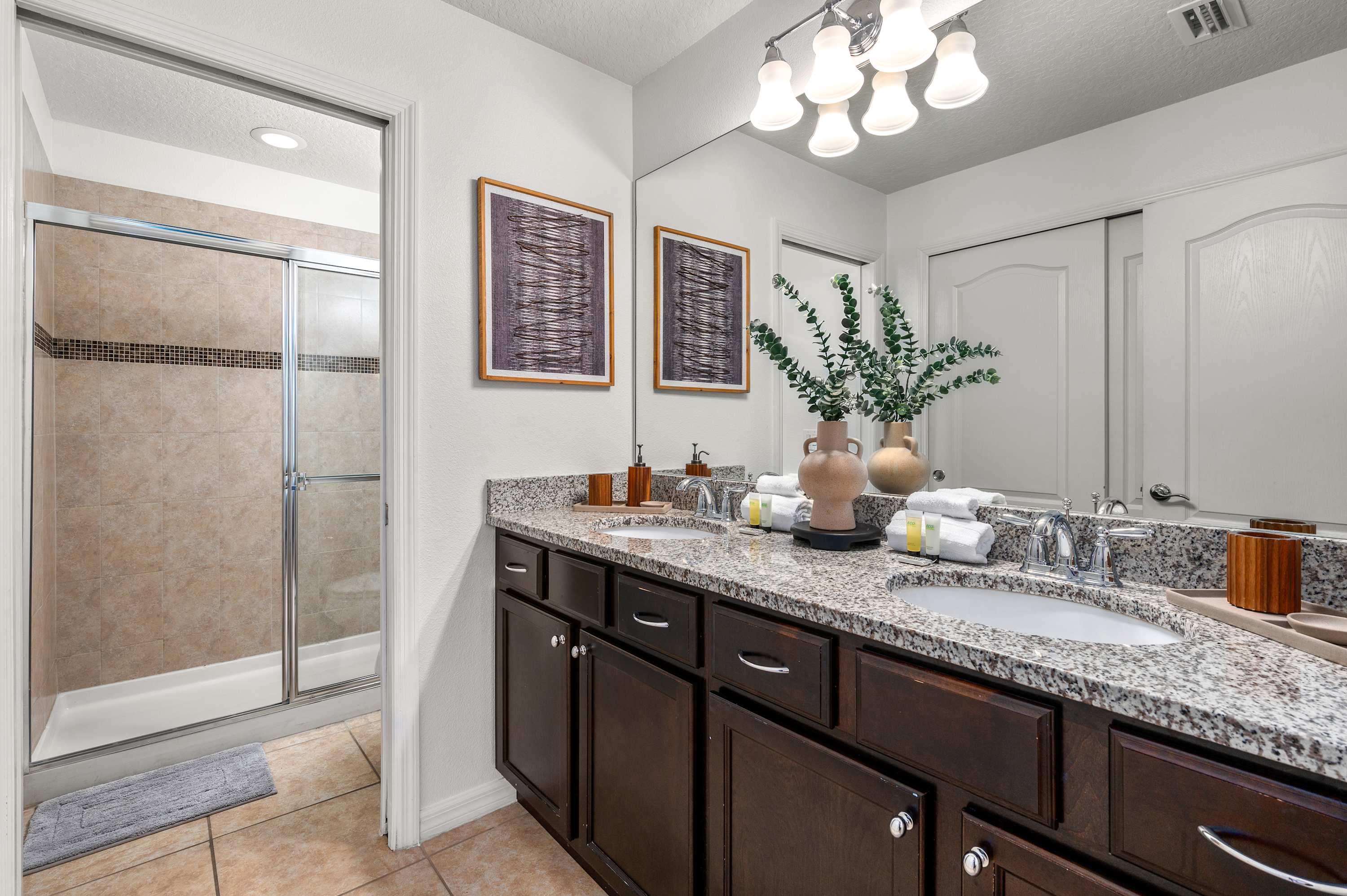 Spacious villa w/pool & game room near Disney