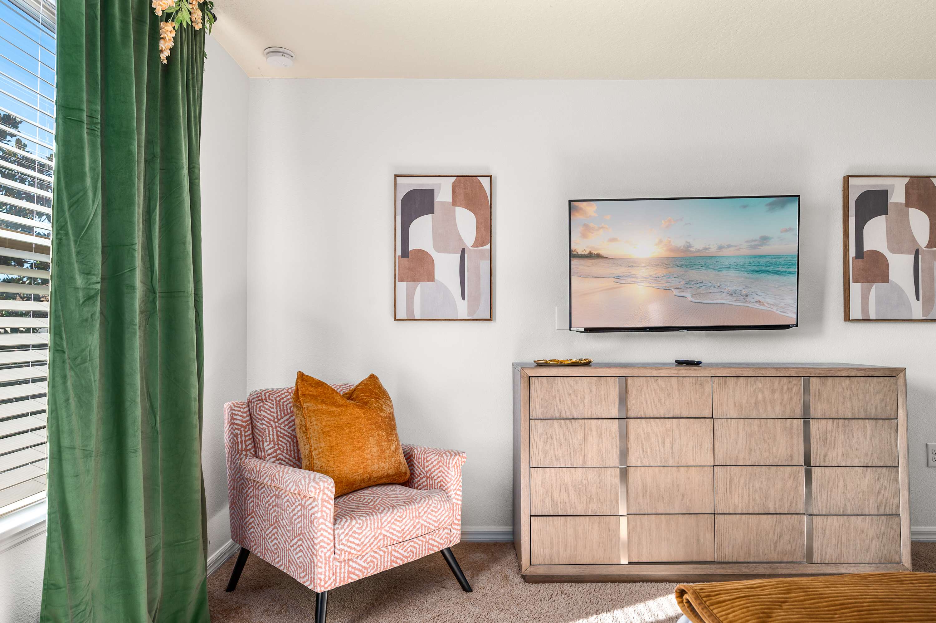 Spacious villa w/pool & game room near Disney