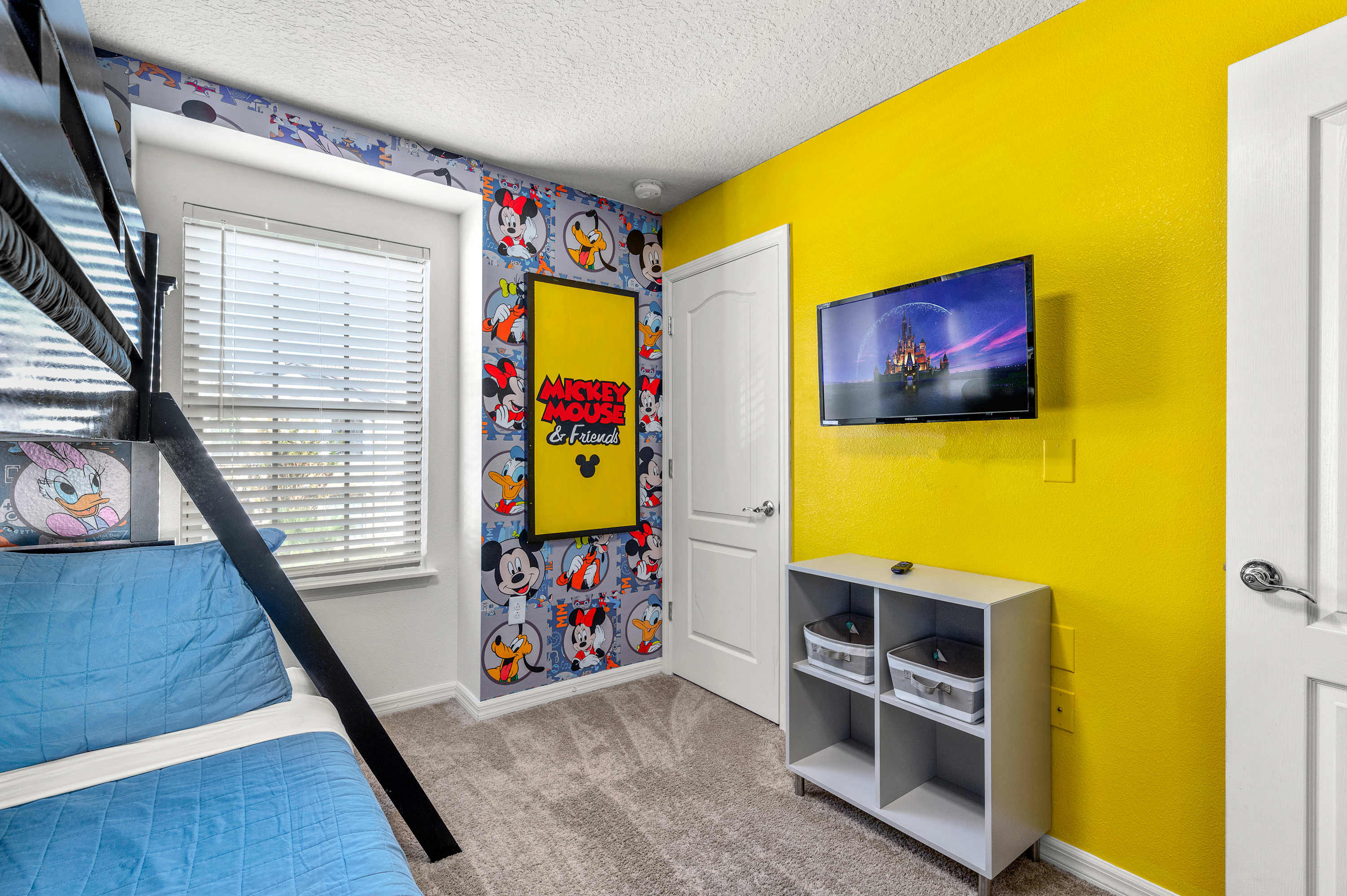 Spacious villa w/pool & game room near Disney