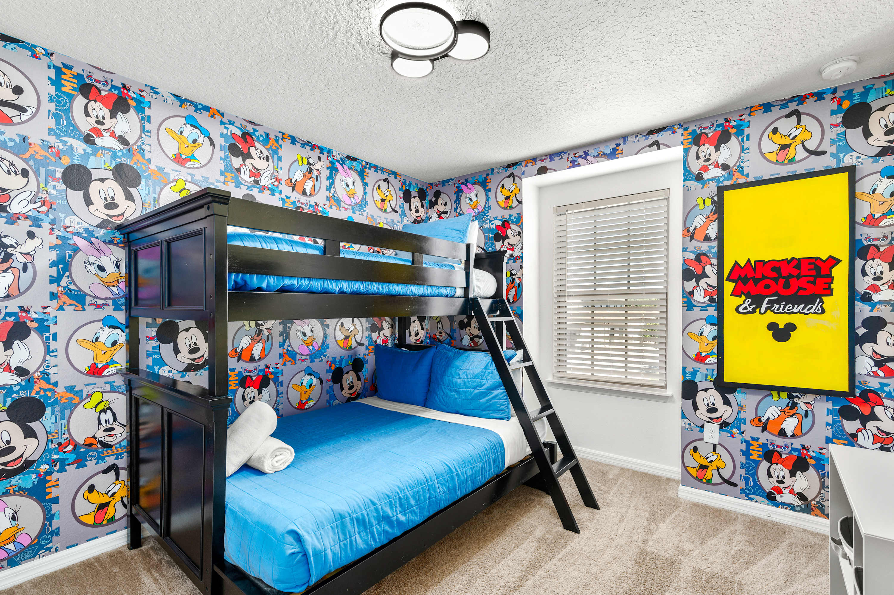 Spacious villa w/pool & game room near Disney