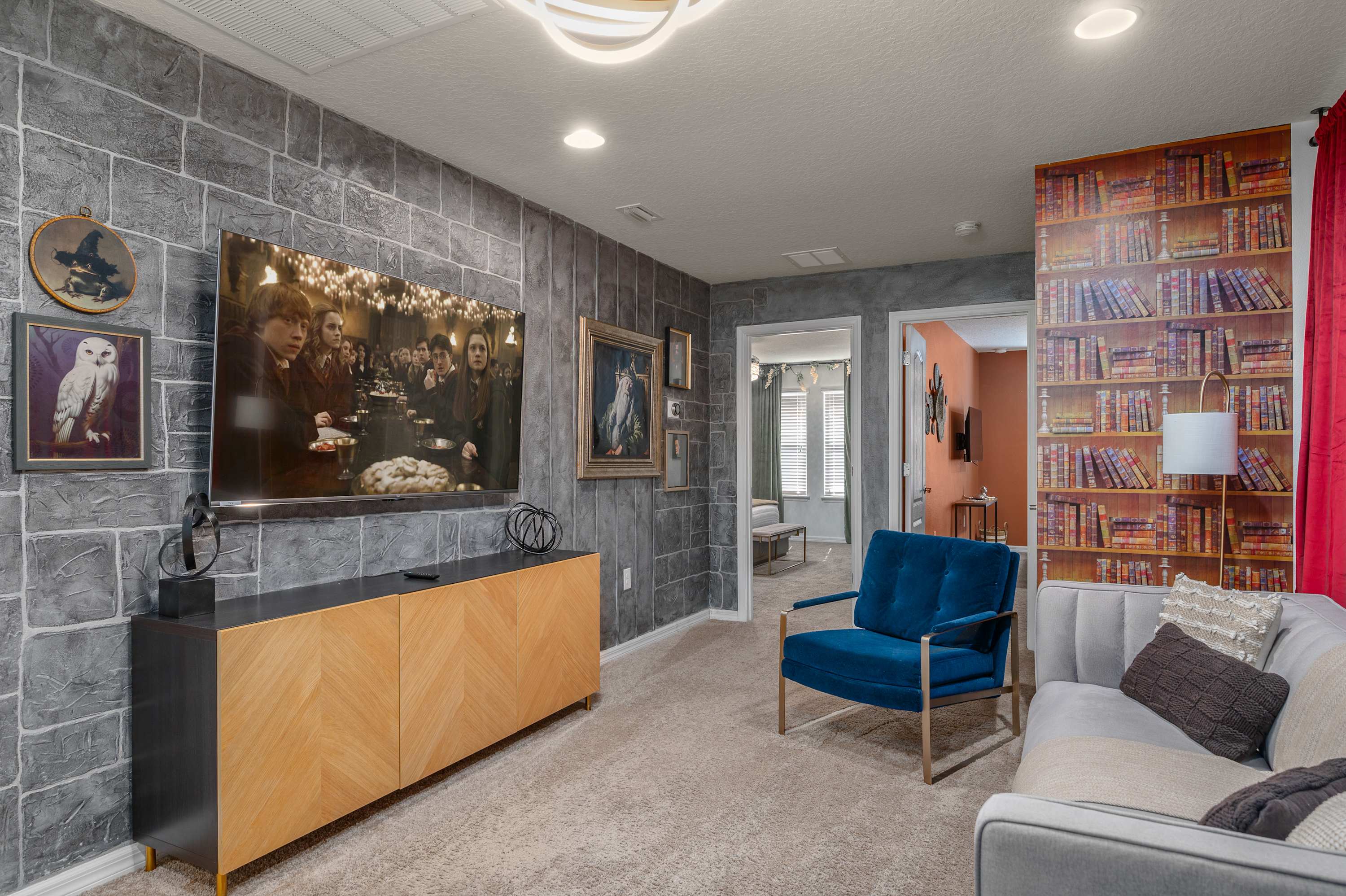 Spacious villa w/pool & game room near Disney