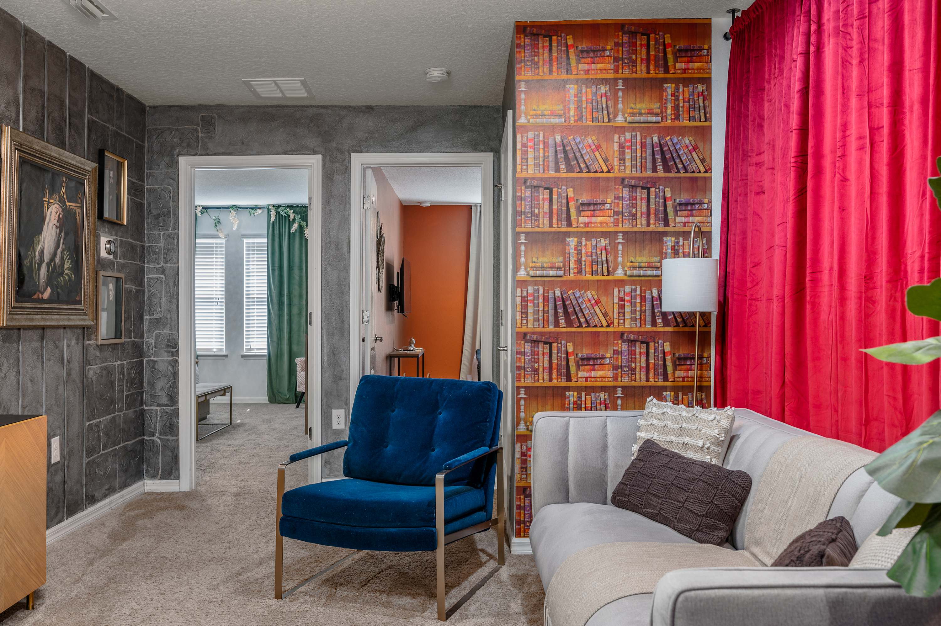 Spacious villa w/pool & game room near Disney