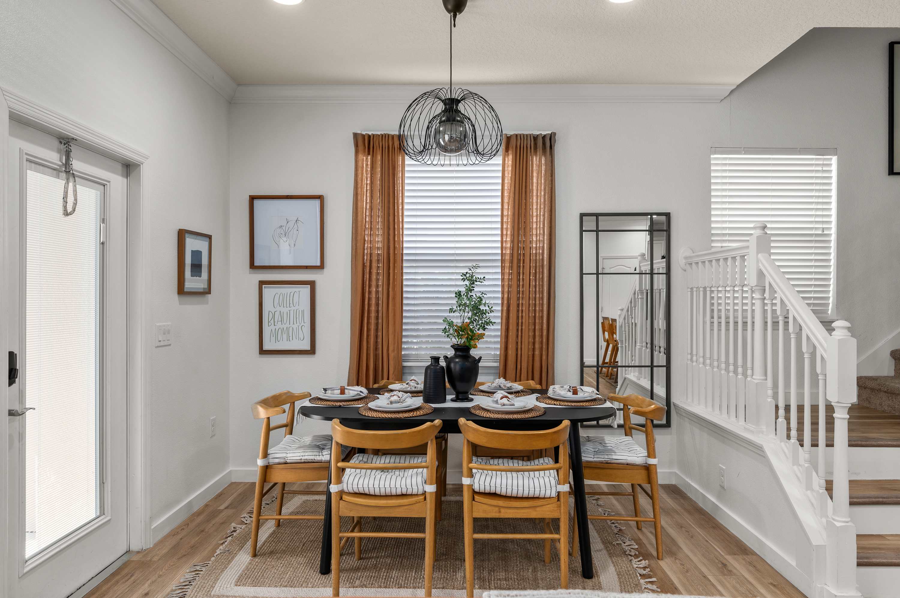 Spacious villa w/pool & game room near Disney